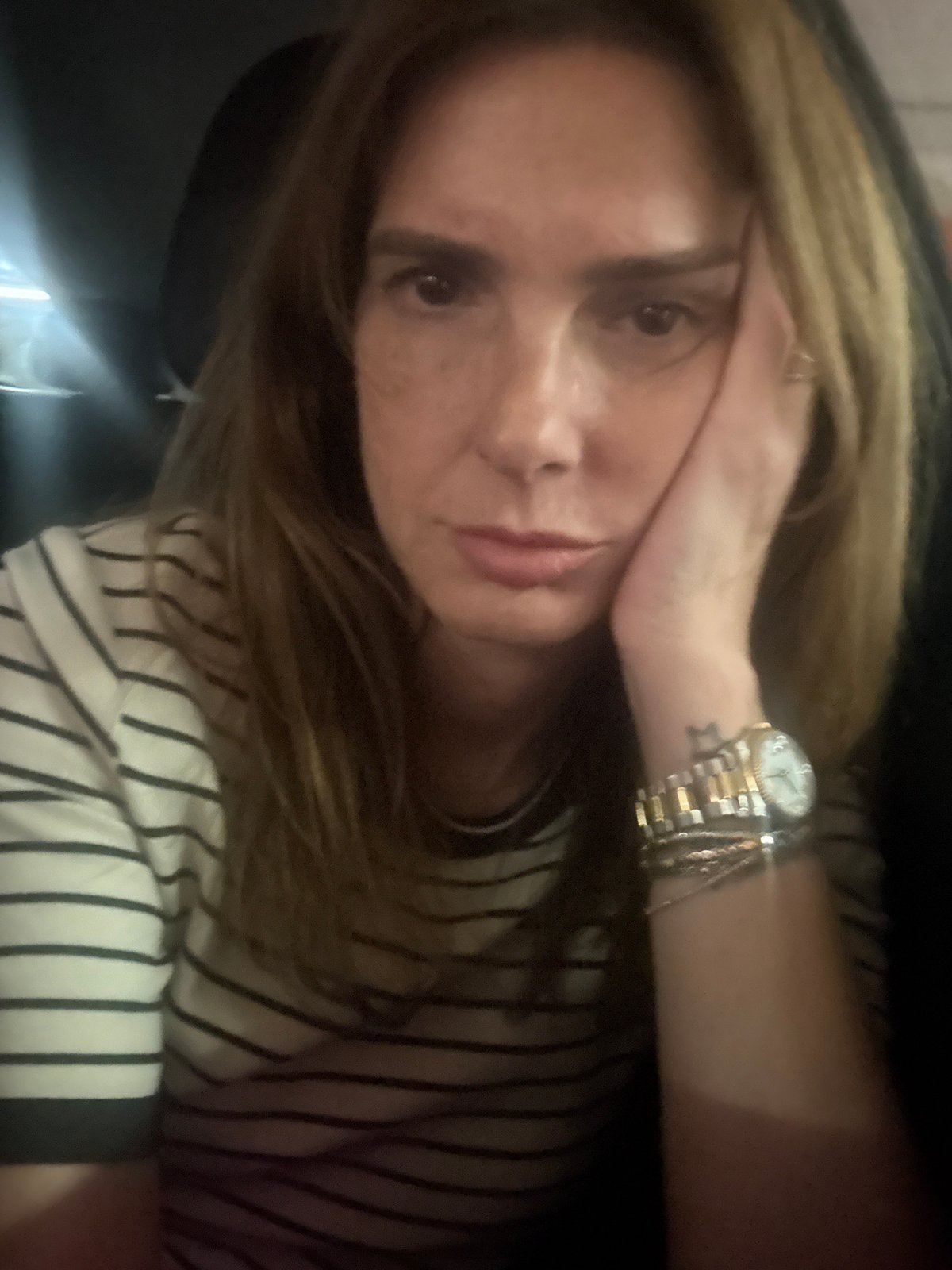 Woman photographed indoors in Loures, Portugal