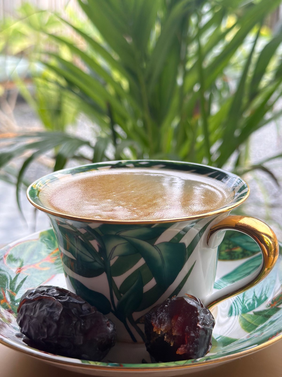 Slow tropical morning: coffee, an outdoor tub, and quiet details