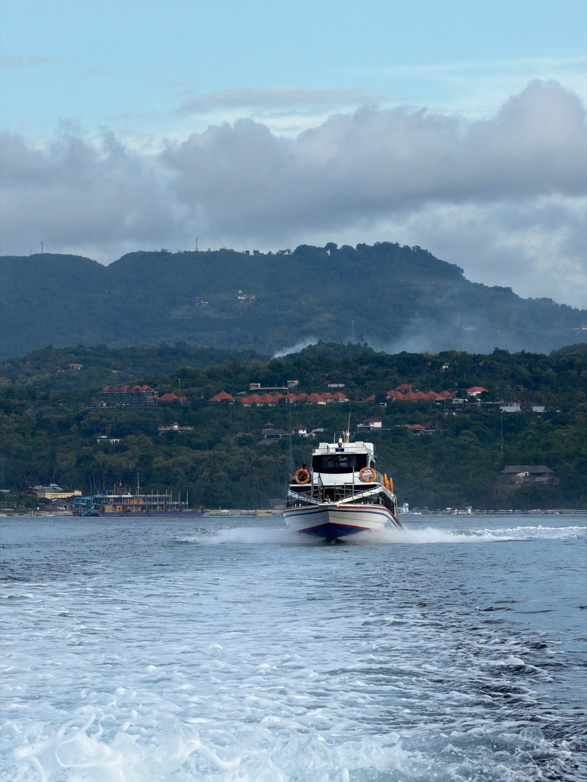 Speedboat creates large wake near Nusa Penida Indonesia