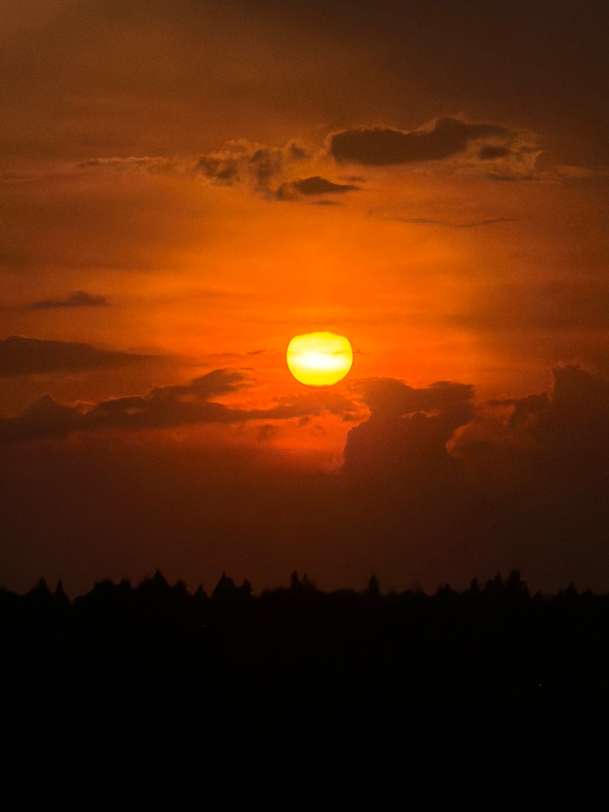 Dramatic sunset captured across Moscow region over 90 minutes