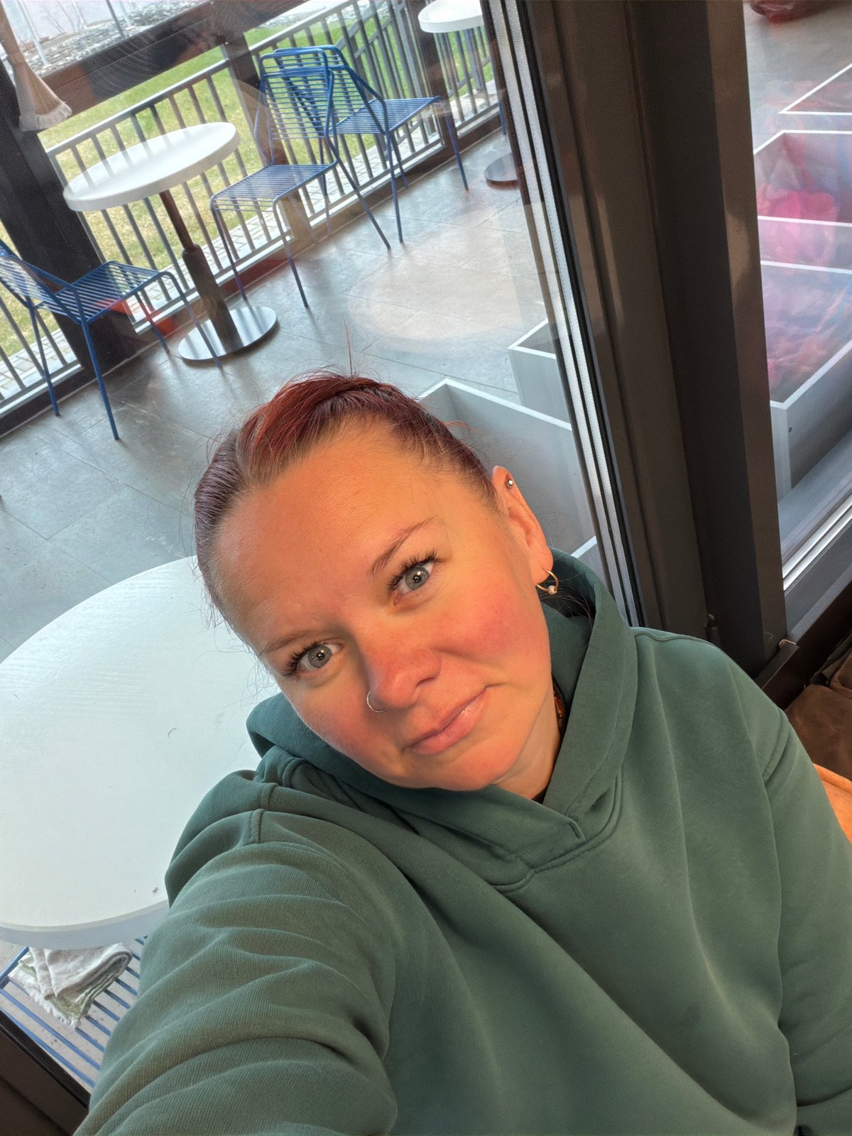 Woman in green sweatsuit spotted around Chaikovsky, Russia