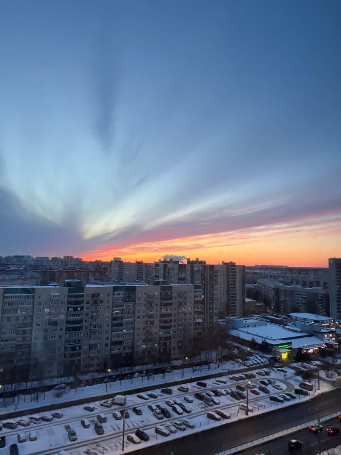 Saint Petersburg resident captures sunset cityscape, interior apartment views