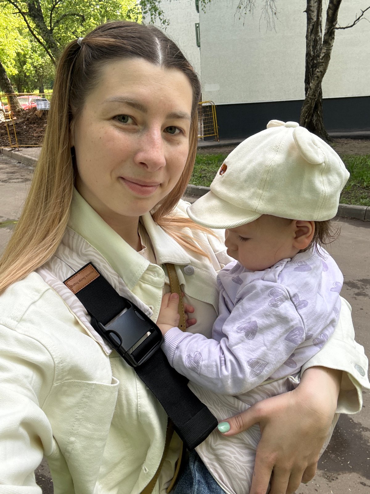Moscow families, construction workers captured in morning moments