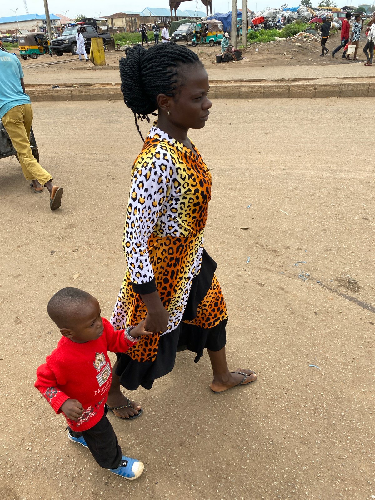 Bukuru street market in full swing on a weekday afternoon
