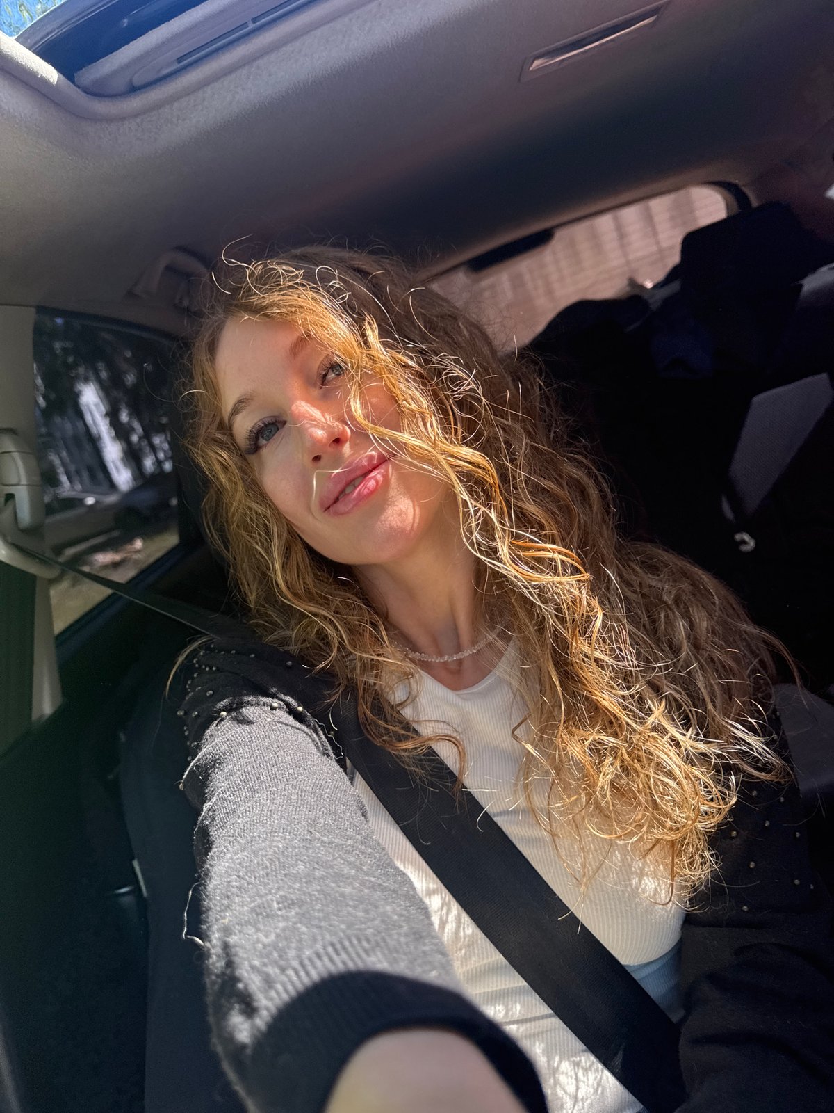 Women document morning moments through selfies in Chaikovsky