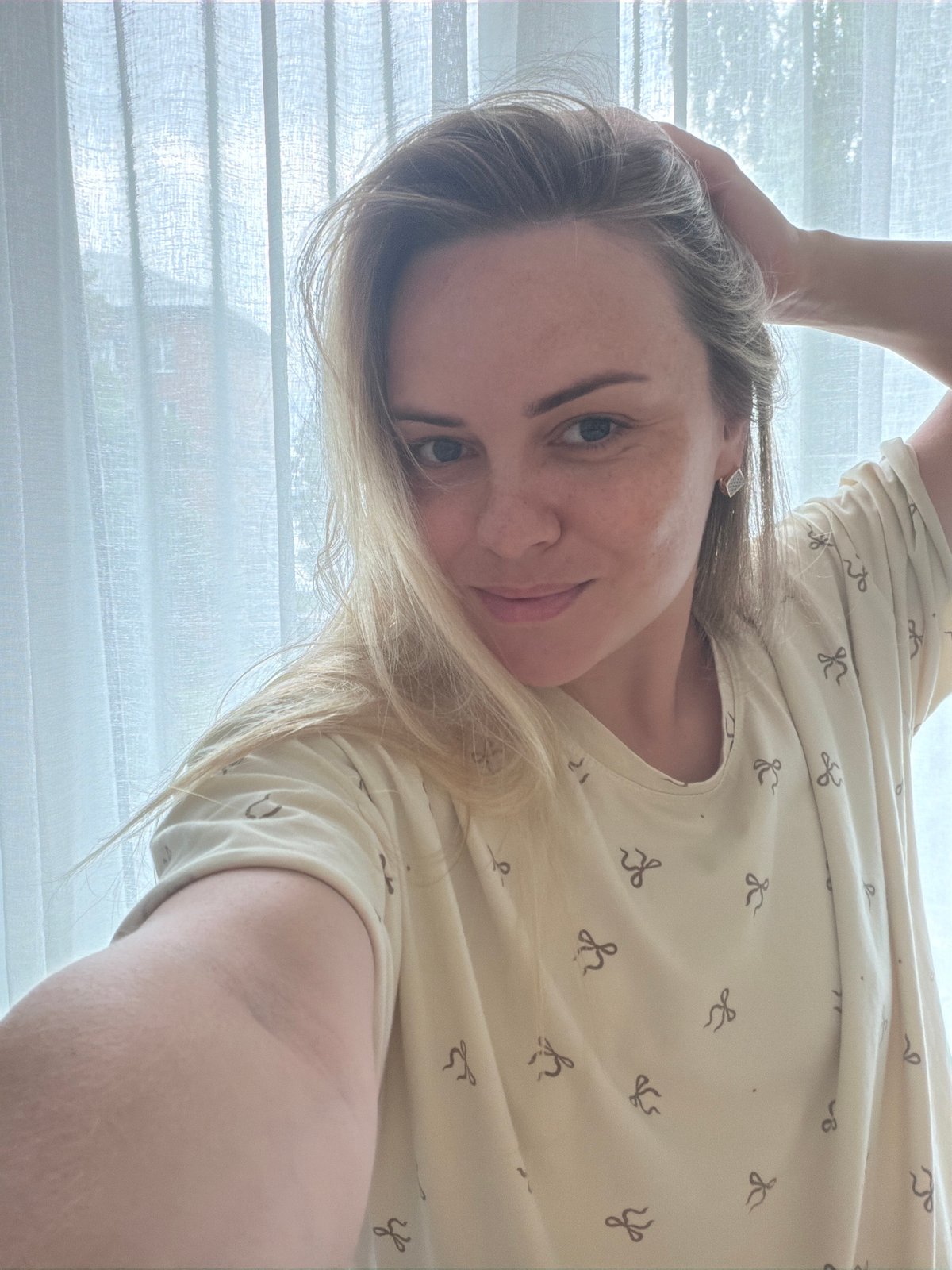 Morning selfies and outdoor play around a Votkinsk staircase