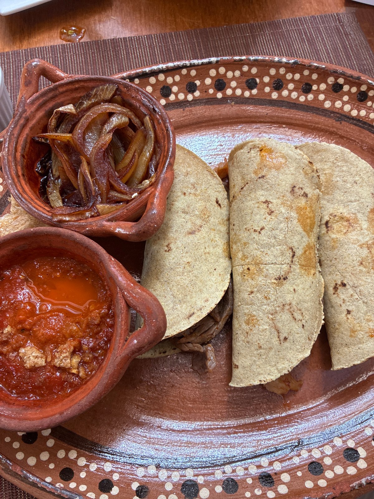 Tacos photographed on ceramic plate in Cuautitlán Izcalli