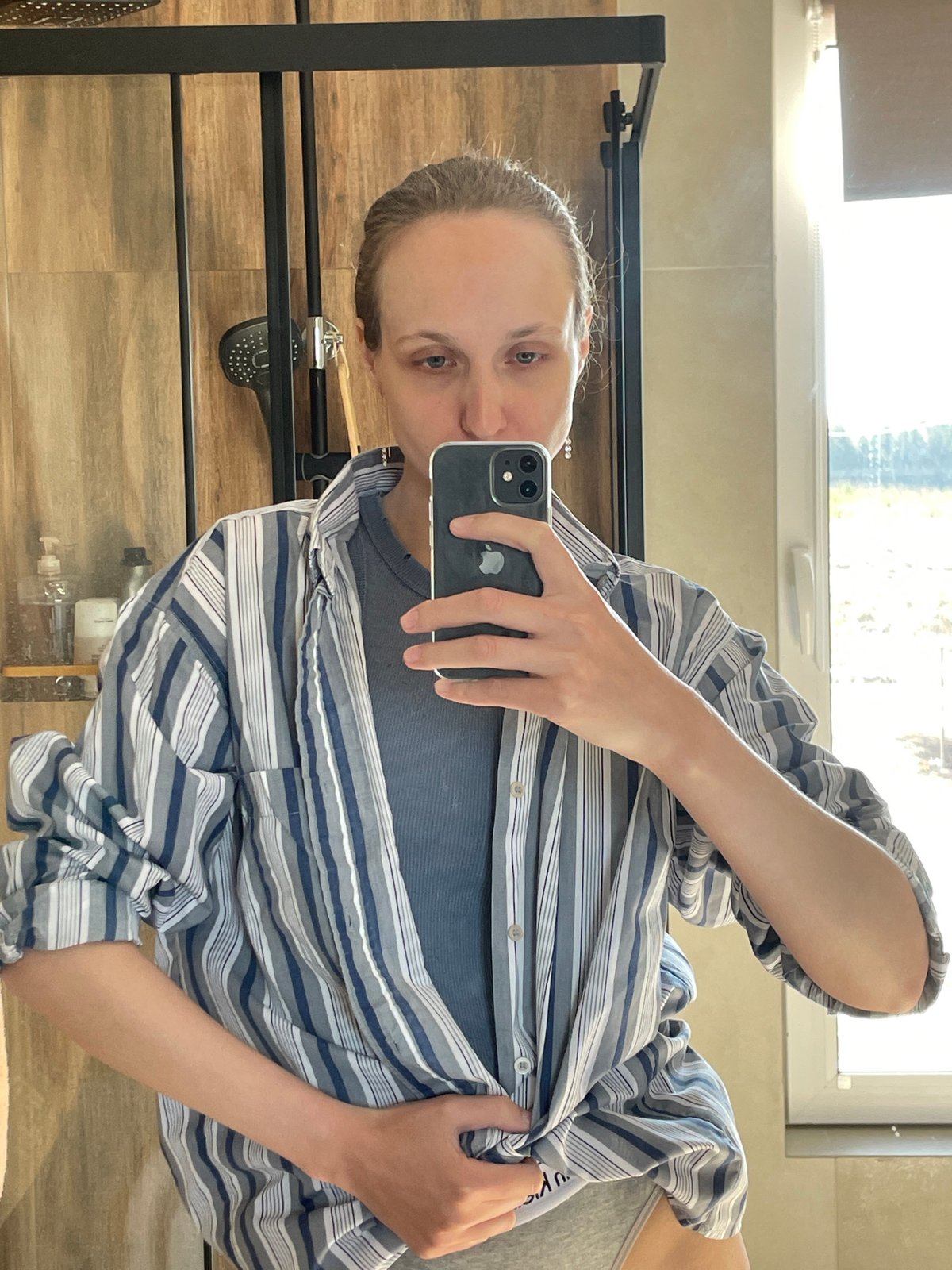 Morning selfies and rural views captured in Podshivalovo bathroom