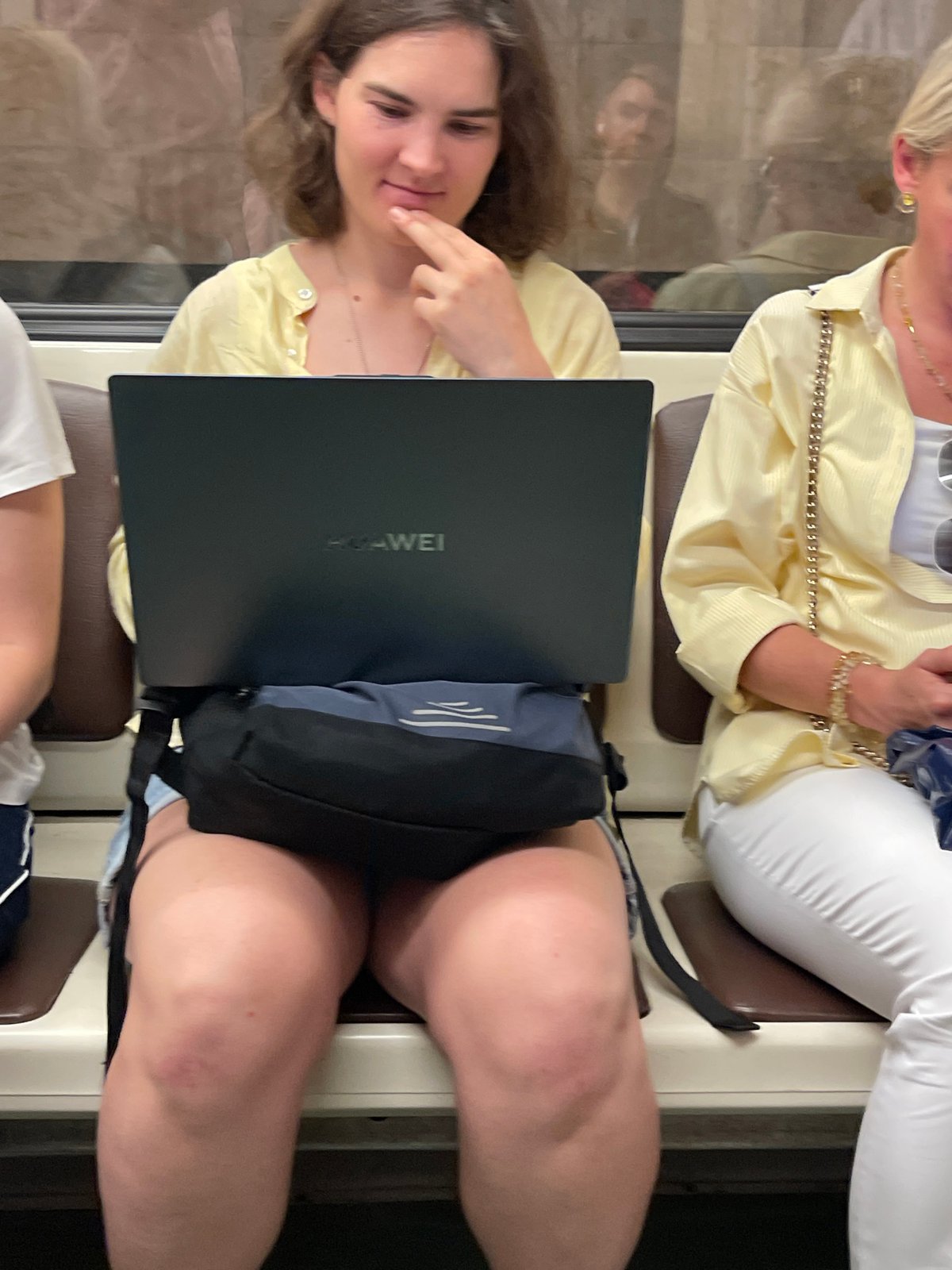 Routine afternoon commuter activity observed across Moscow metro system