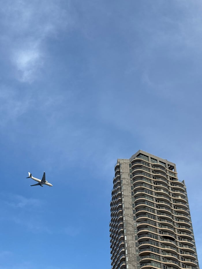 Routine afternoon moments captured across Tel-Aviv neighborhoods