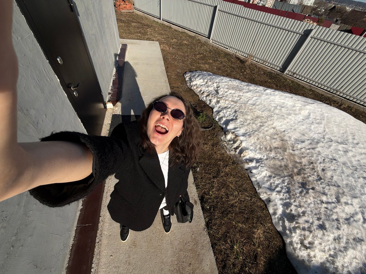 Woman Takes Selfies in Early Morning Chaikovsky Session