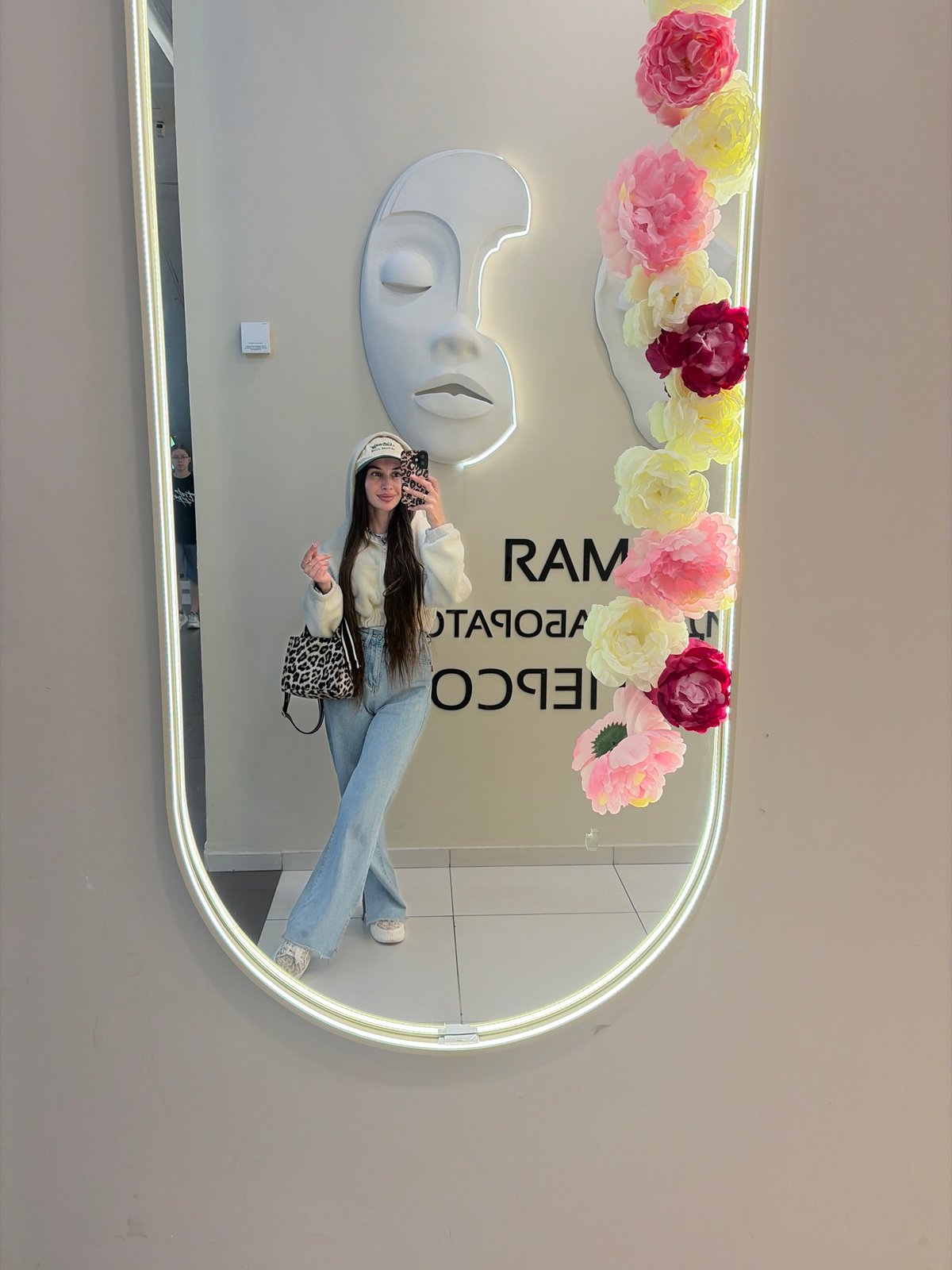 Shopping mall visit documented in Saint Petersburg