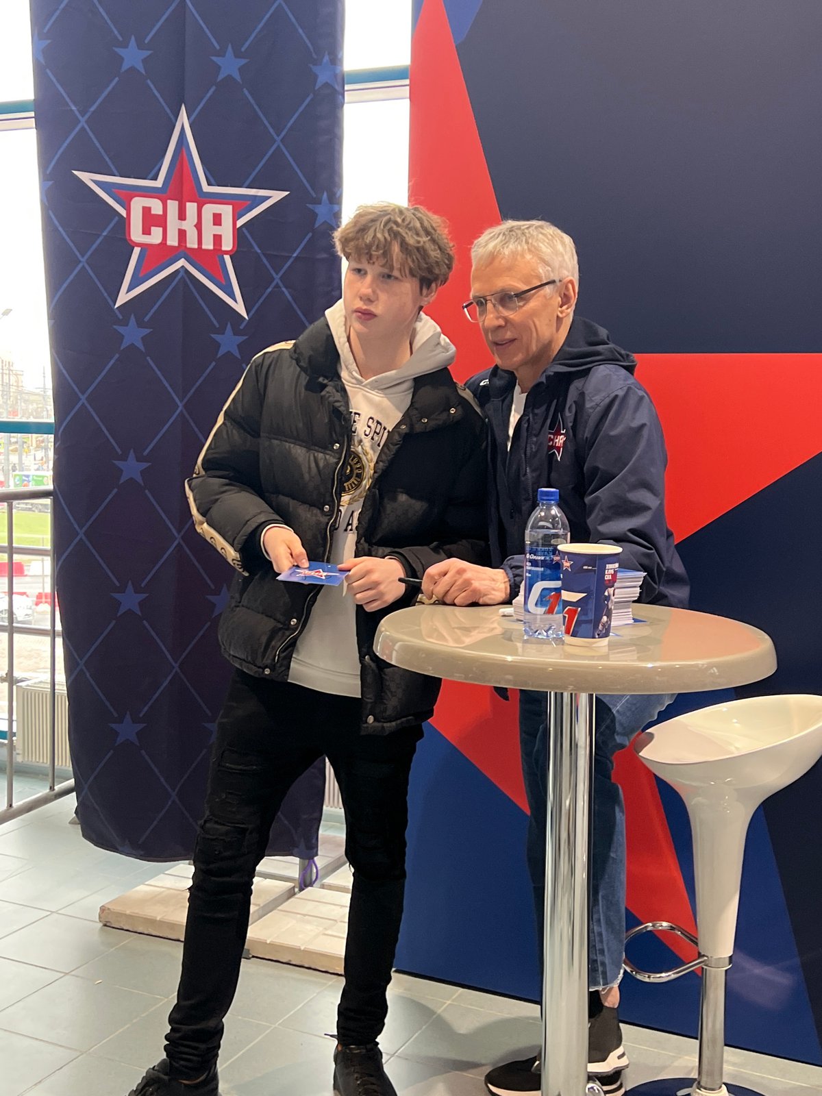 SKA hockey player signs autographs for fans in Saint Petersburg