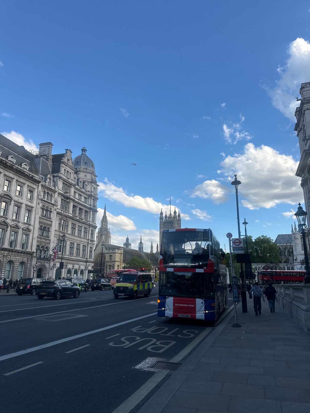 Routine London traffic observed near Houses of Parliament