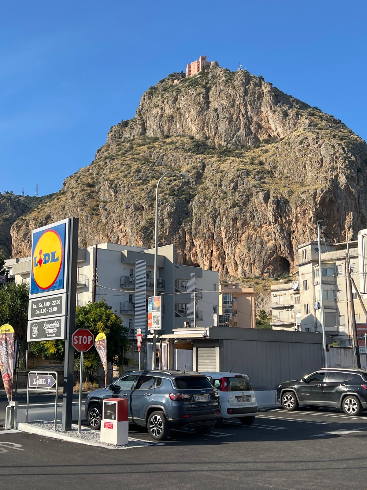 Street scenes and mountain views around Palermo