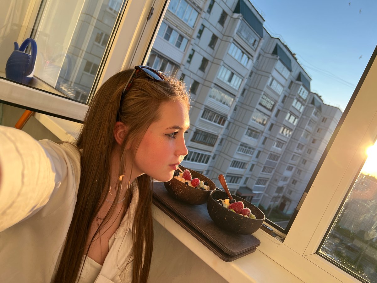 Sunset dining moments captured across Chaikovsky, Russia