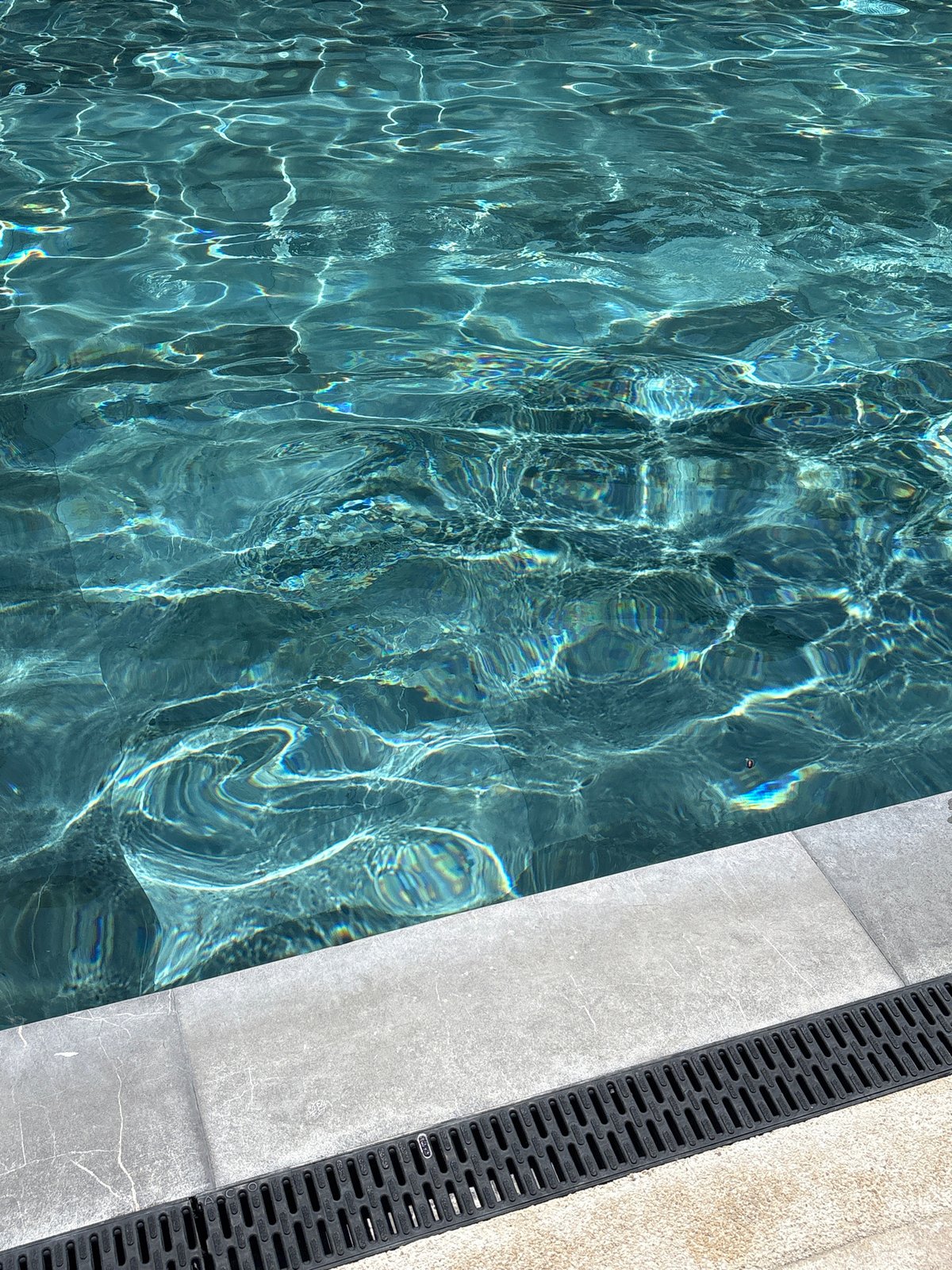 Afternoon pool gathering observed in Santa Clara Ocoyucan, Mexico