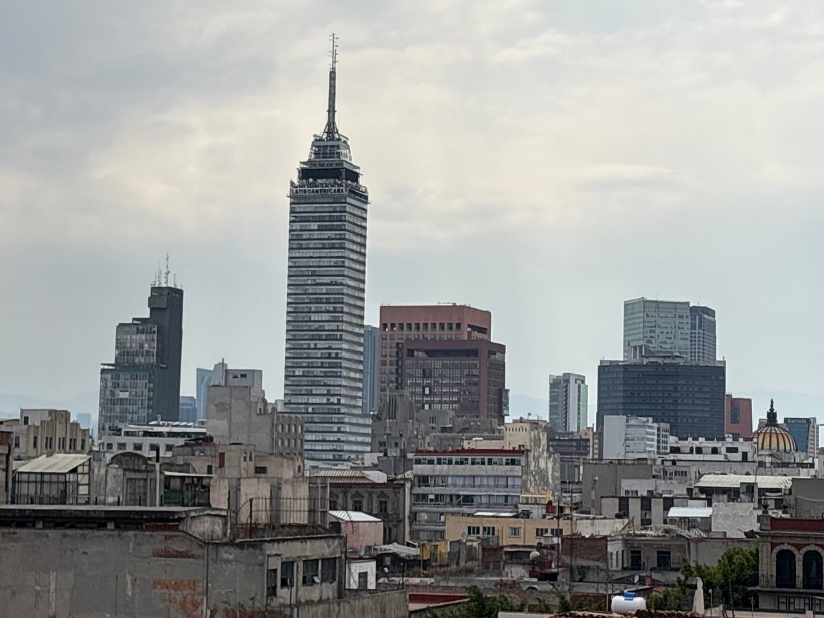 Multiple witnesses document Mexico City historic skyline views