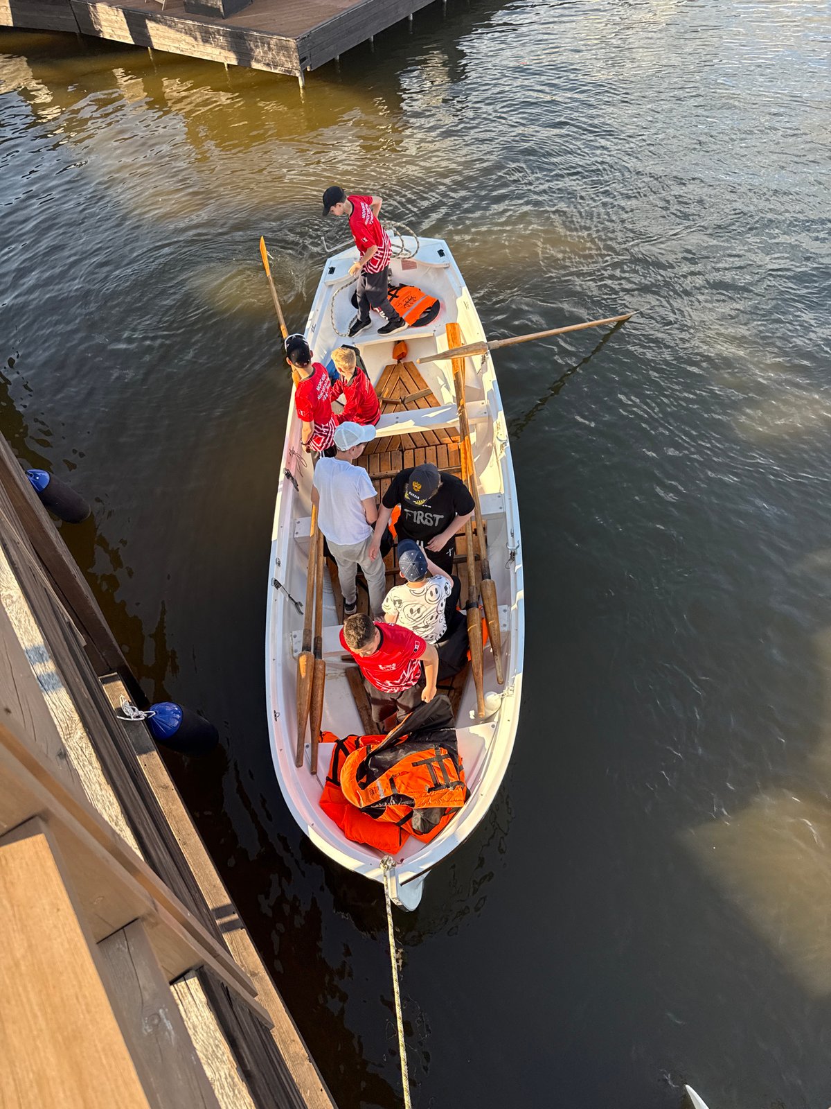 Afternoon boating activity recorded at Votkinsk Pond recreational area
