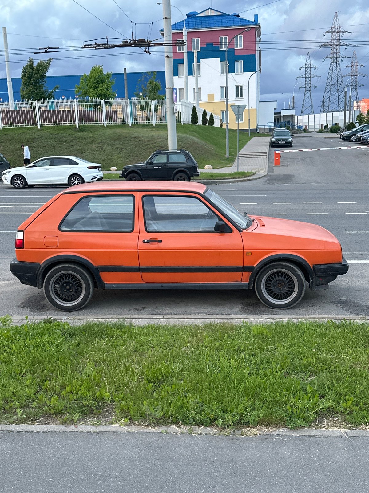 Everyday moments captured across Minsk area during stormy afternoon