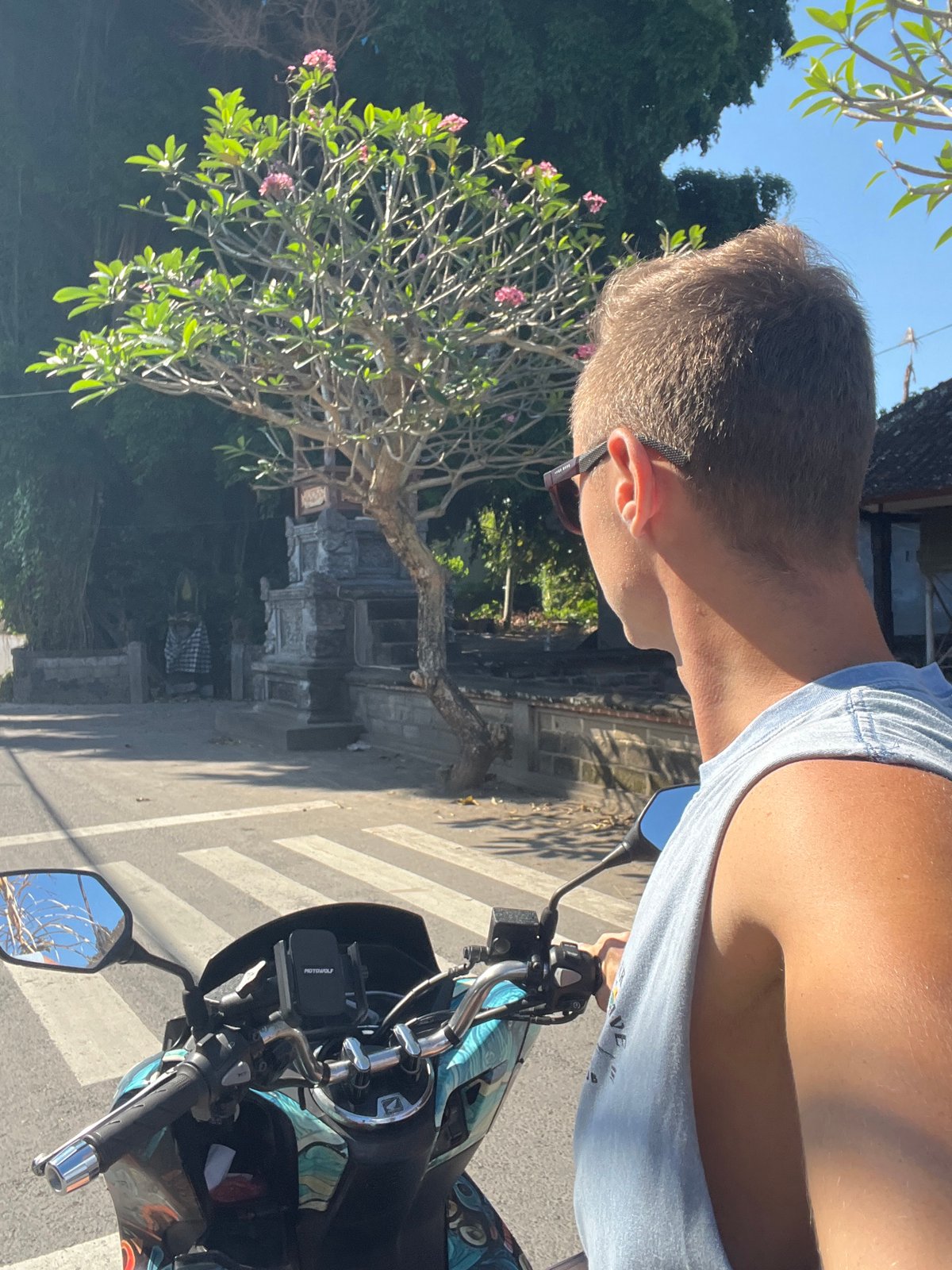 Scooter morning through Sukawati's lanes and temple streets