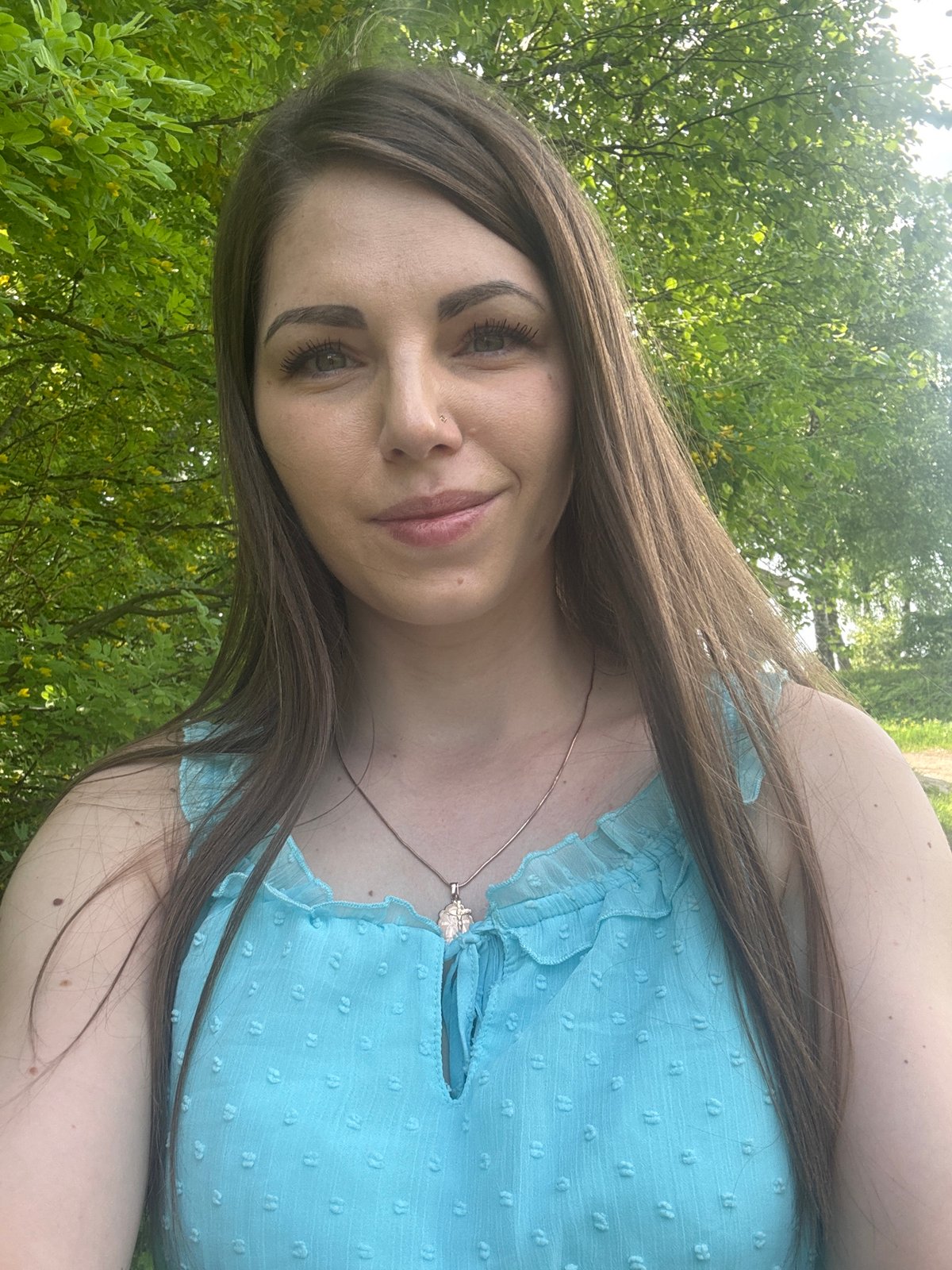 Woman documents spring day visit in Shevlyakovo, Russia