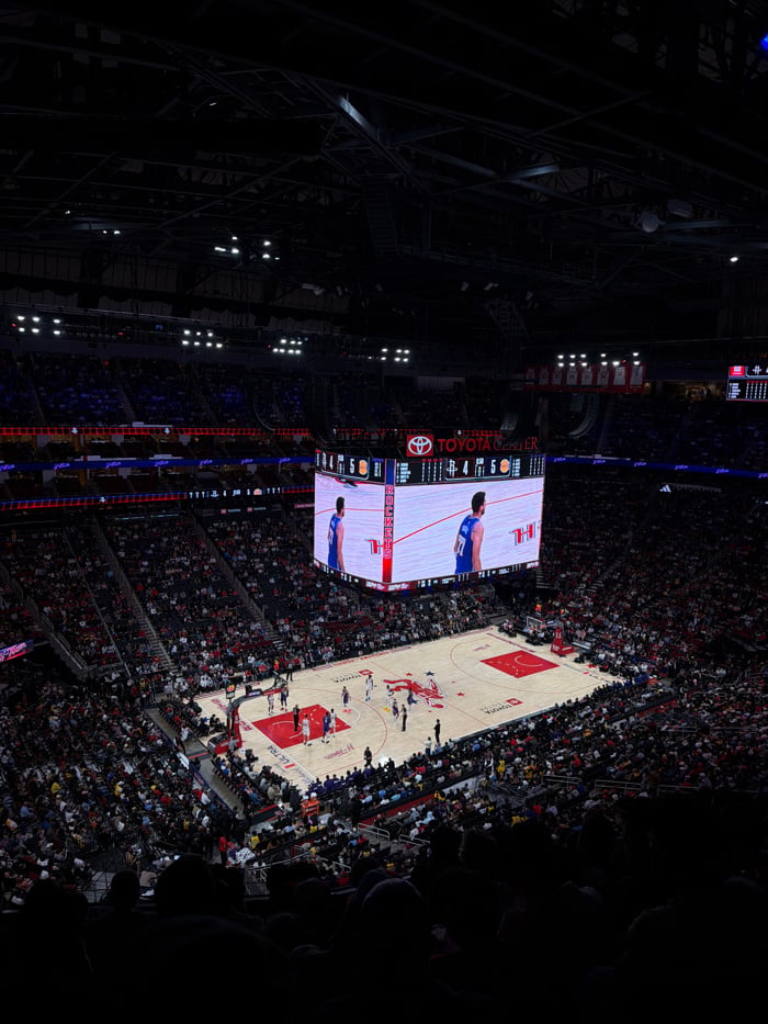 Late-night basketball game at Toyota Center features Lakers, halftime dog show