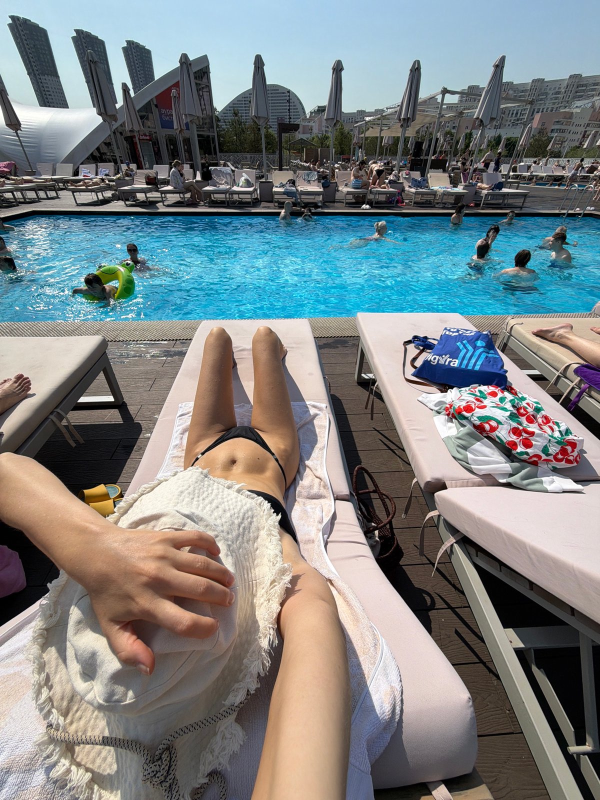 Morning swimmers enjoy outdoor pool in Moscow