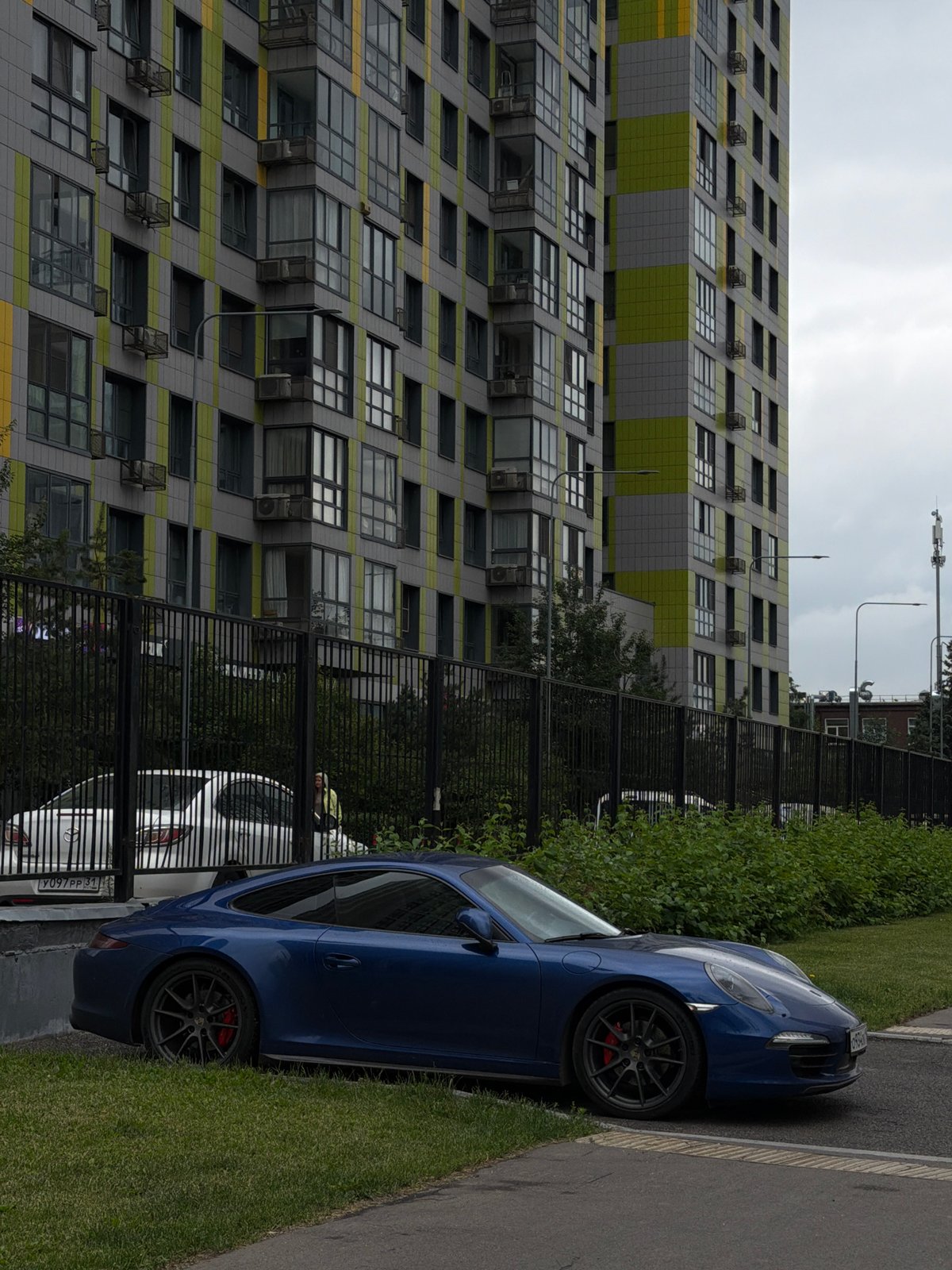 Morning stroll around a sleek Moscow residential complex