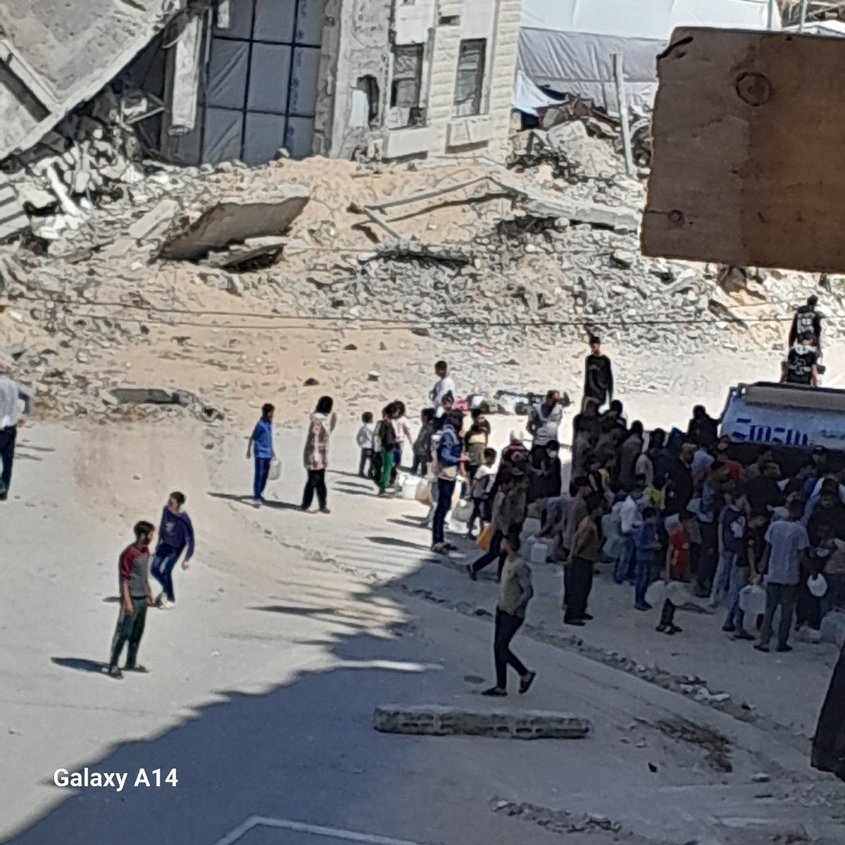 Urban destruction and displacement documented by multiple witnesses