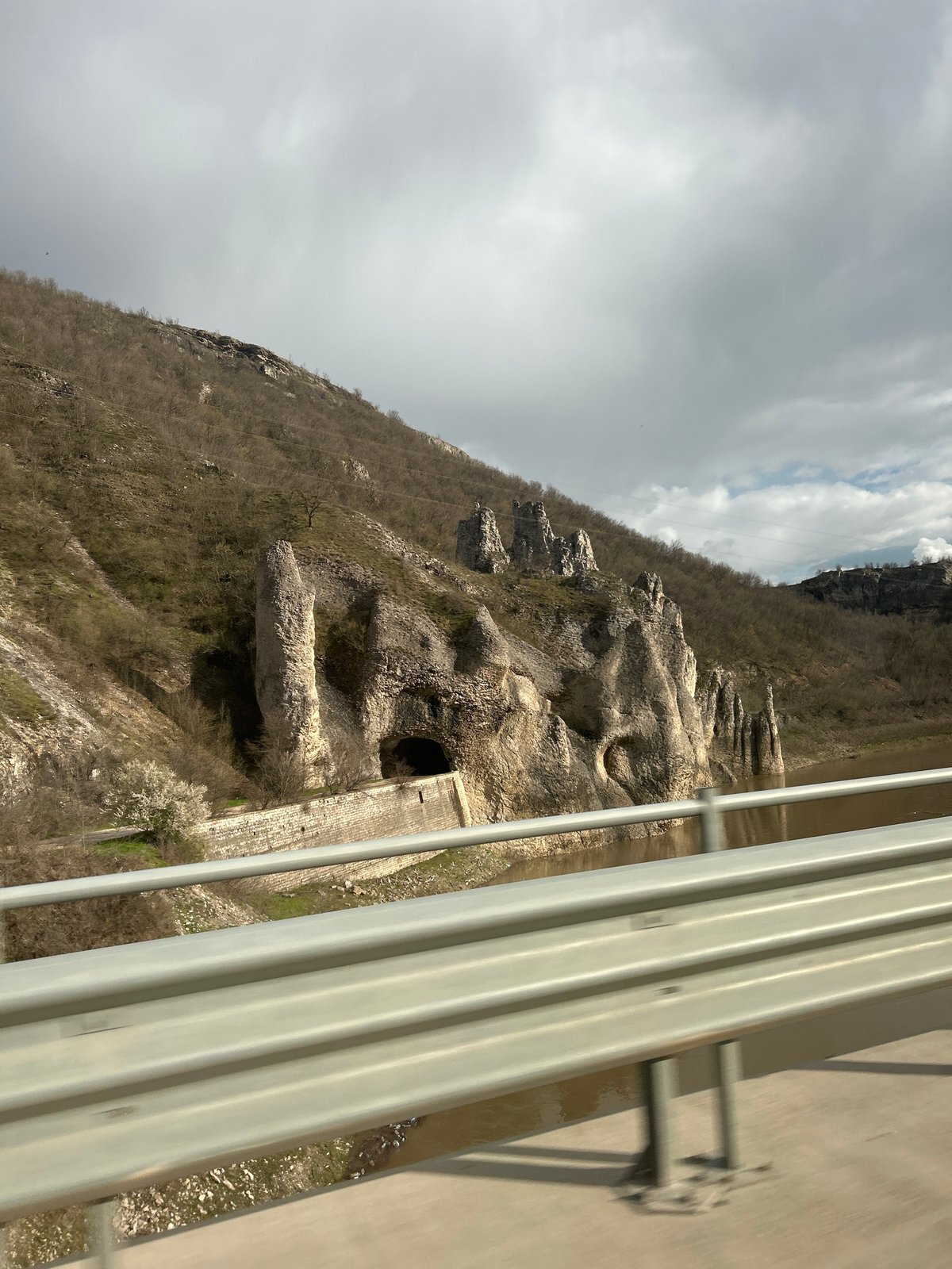 Face-like rock formation spotted on Asparuhovo mountainside