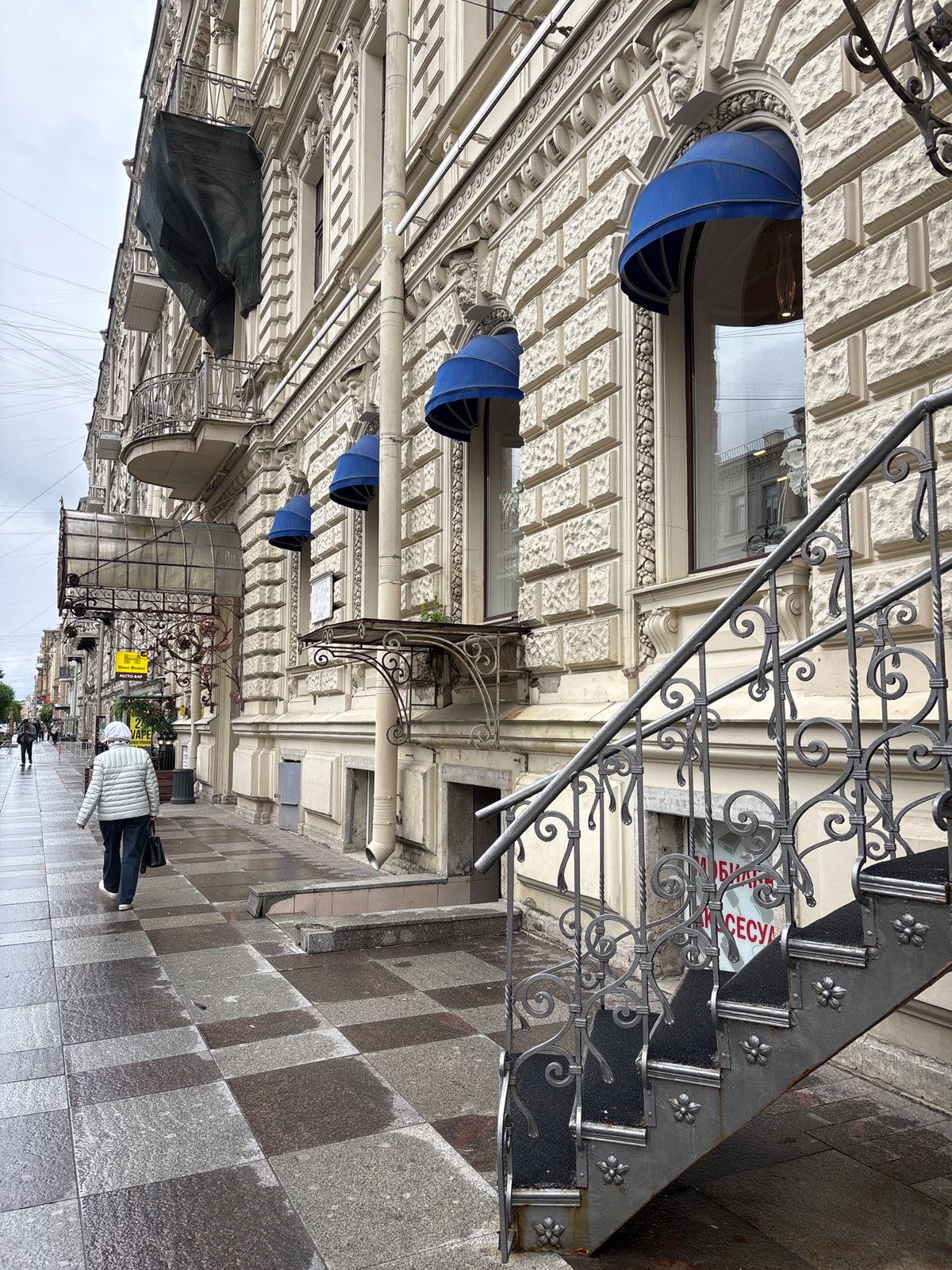 Rainy morning walk documented on Saint Petersburg's Chaikovskogo Street