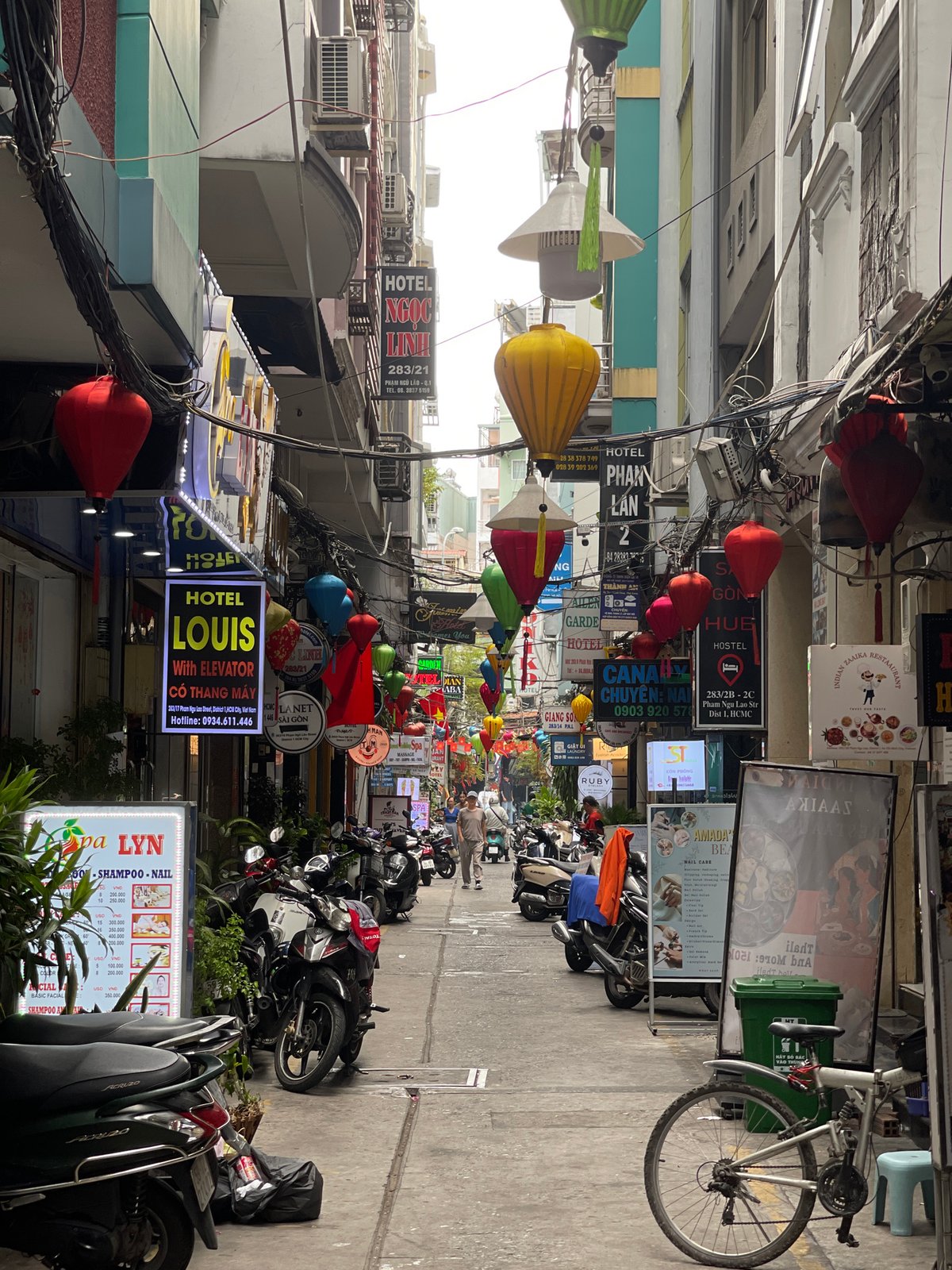 Morning street life documented across Thủ Đức Vietnam