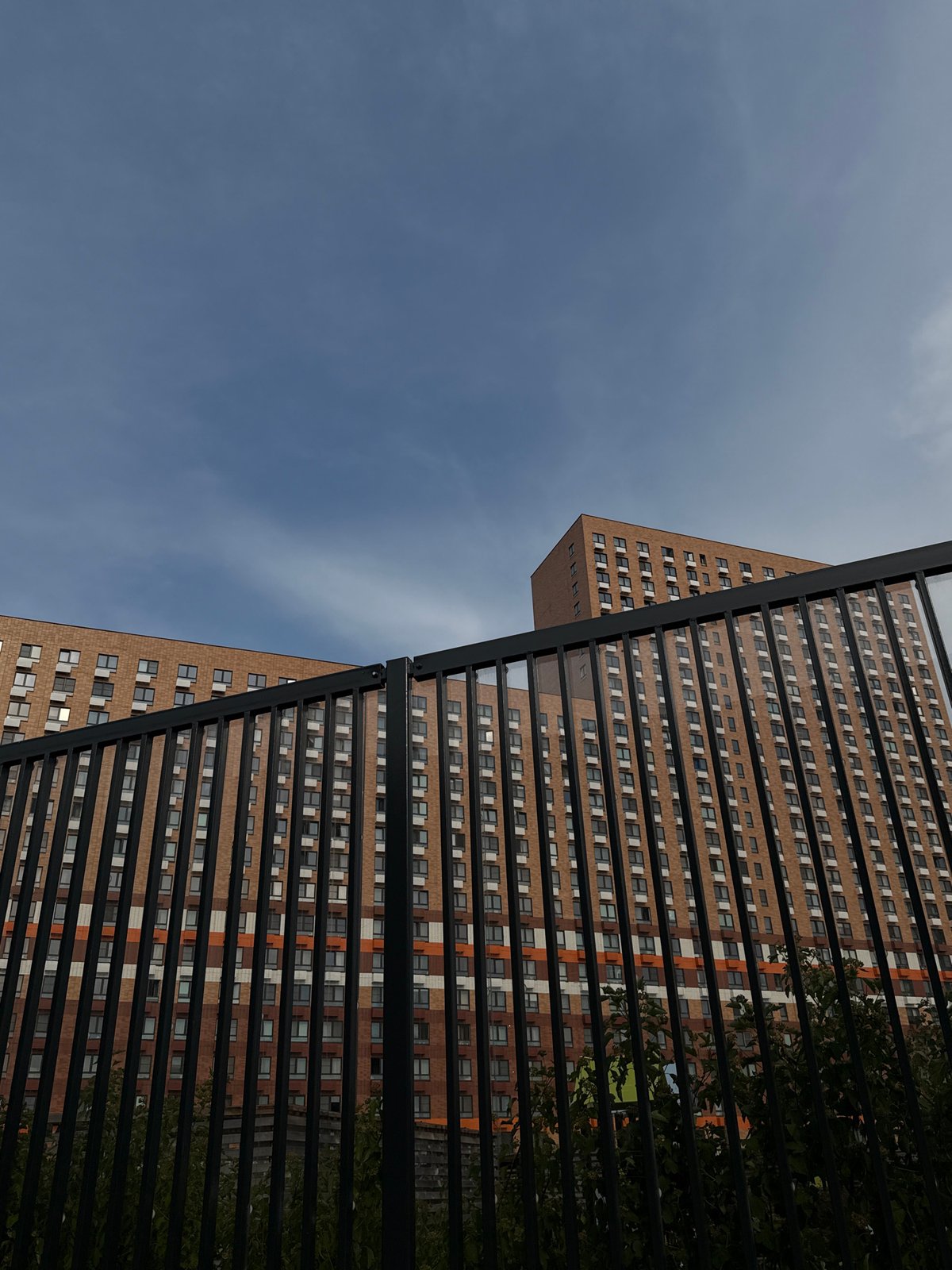 Moscow residential area documented in afternoon photo sequence