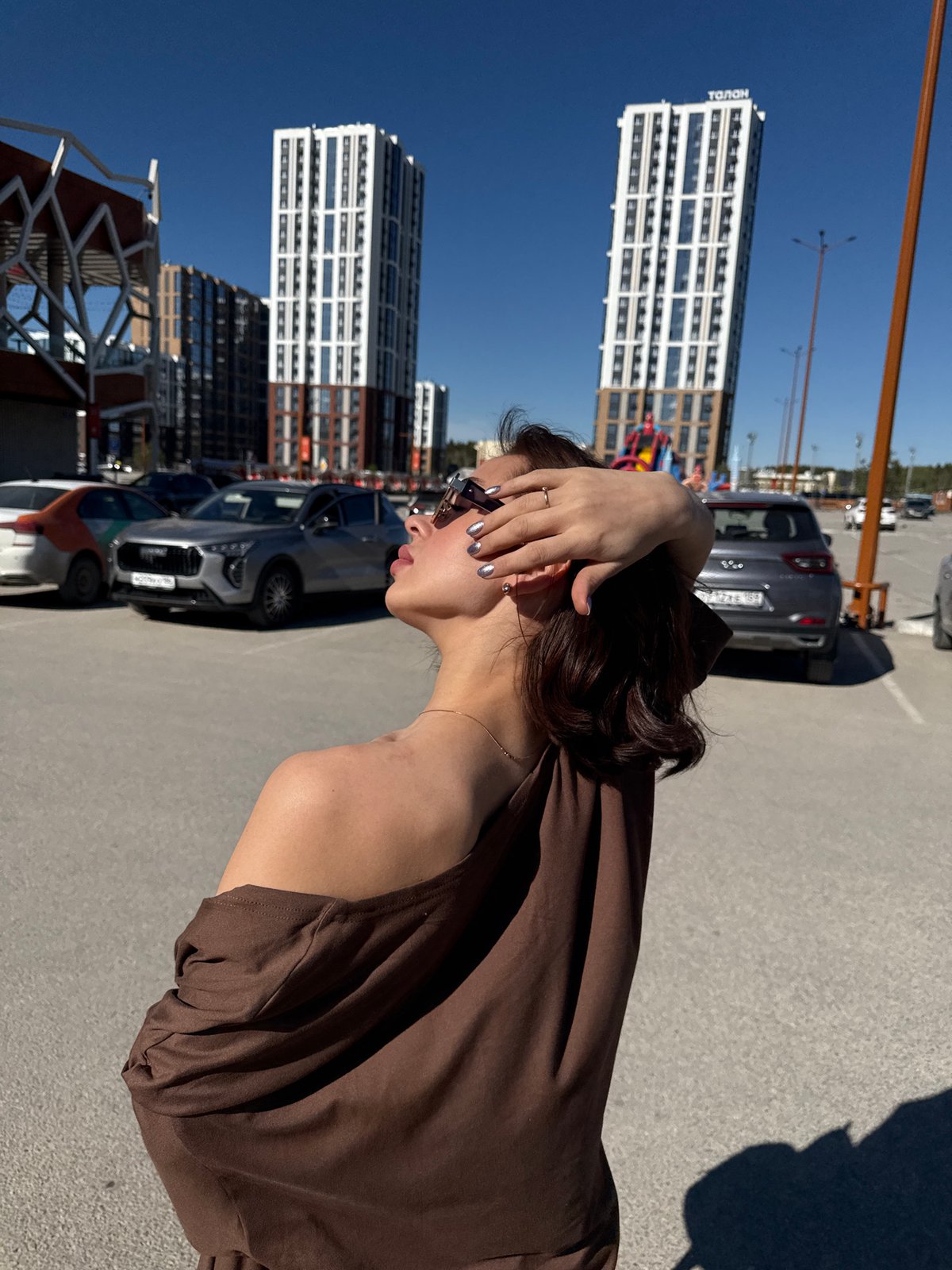 Woman's casual afternoon outing documented in Perm, Russia