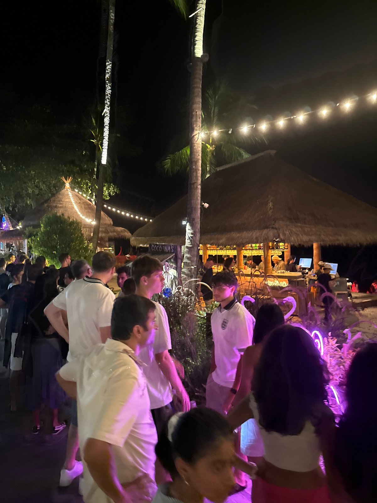 Coco Tams beach bar at night, Ko Samui