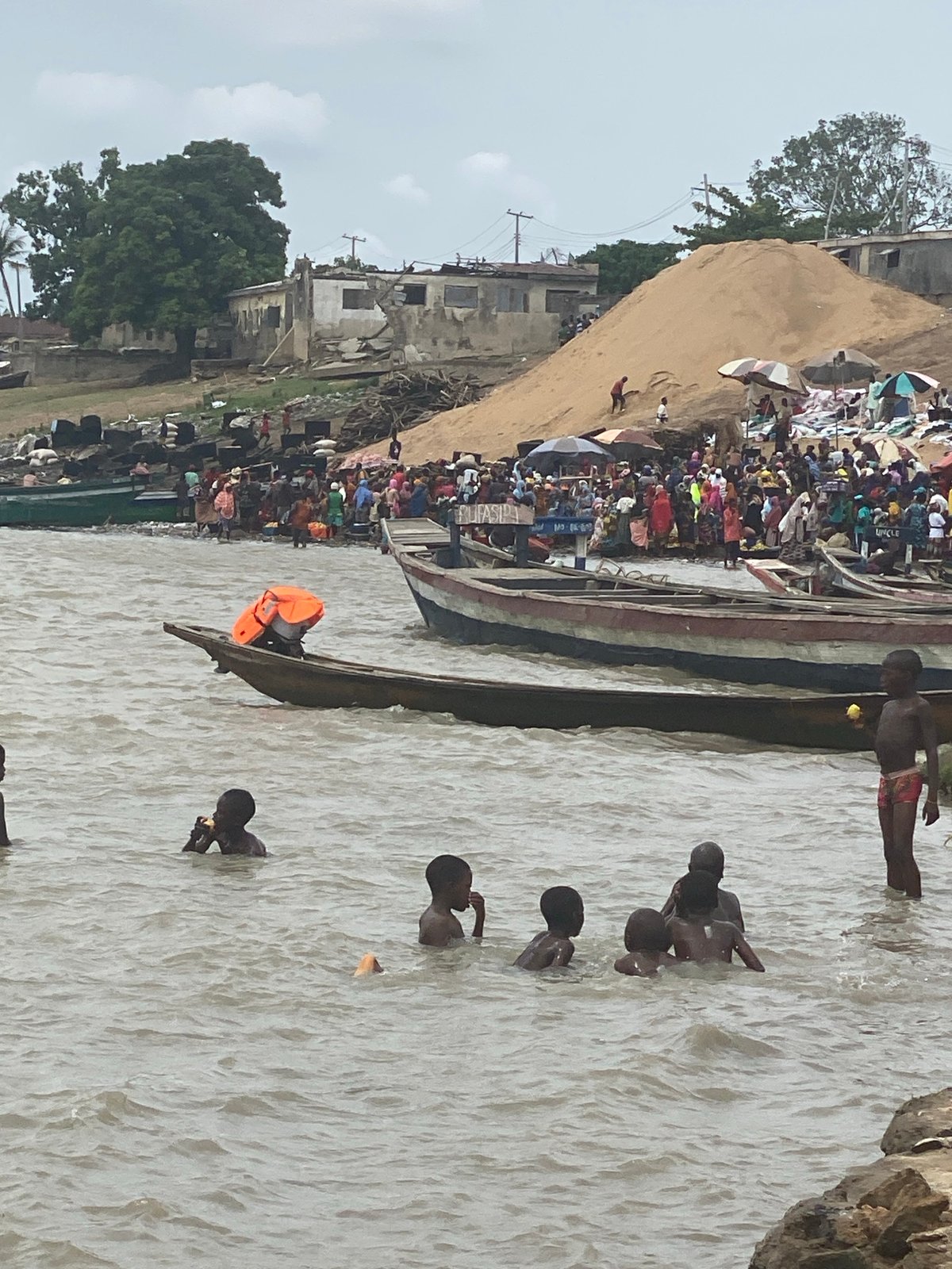 Daily riverbank life captured in Lokoja Nigeria morning scenes