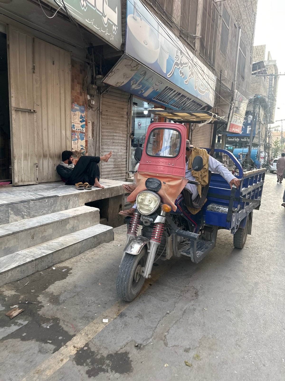 Daily street life documented in Quetta marketplace scenes