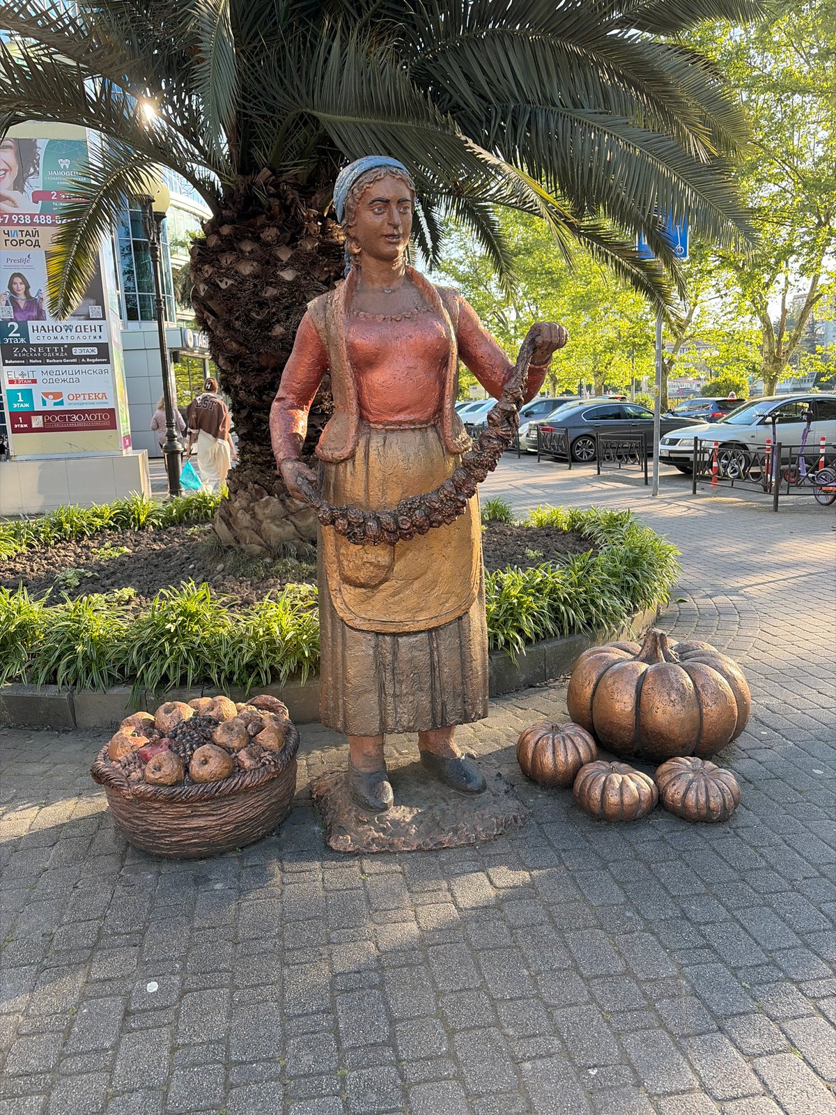 Afternoon walkabout through Sochi captures everyday city life