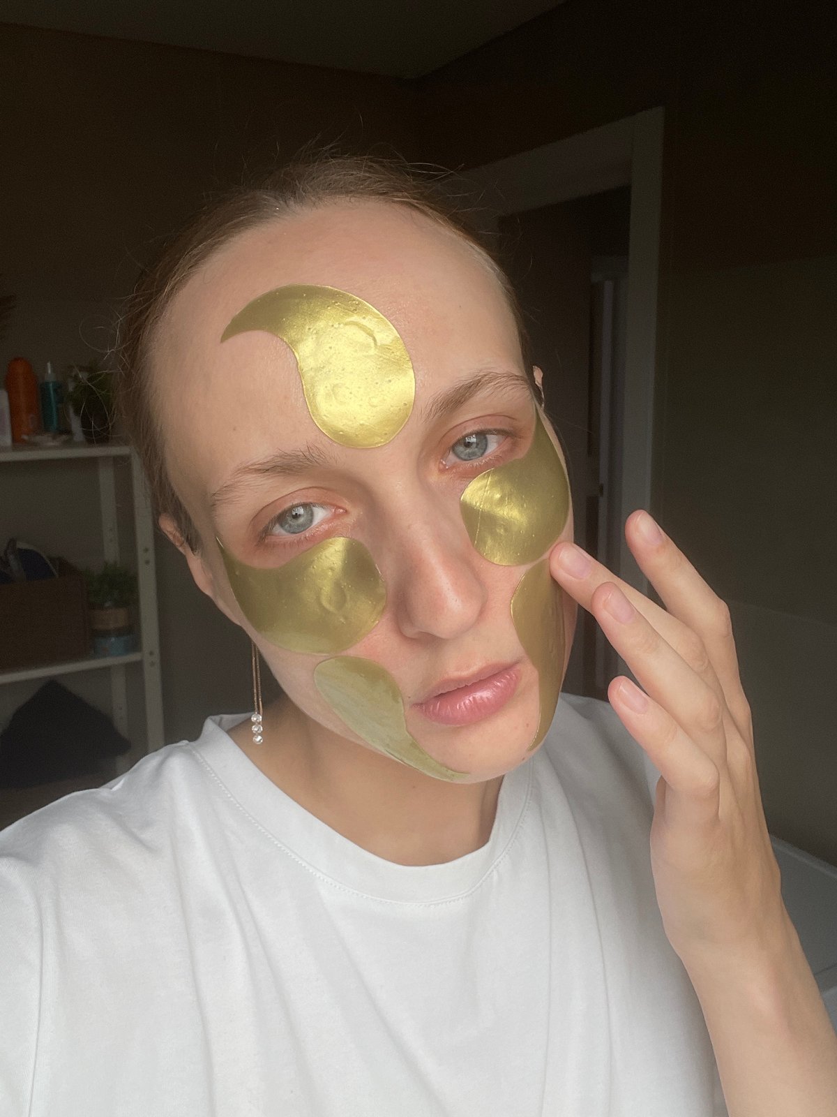 Morning skincare routine documented in Подшивалово with gold patches