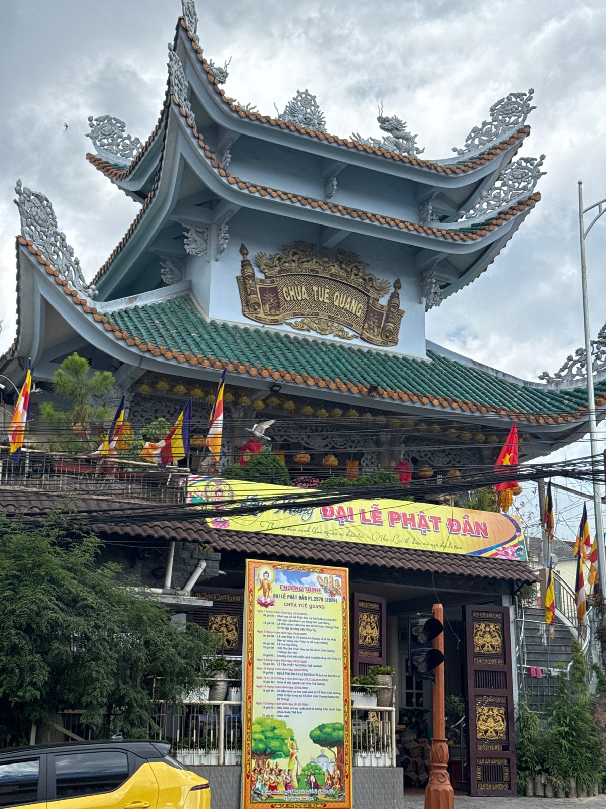 Buddhist temple architecture documented at Đà Lạt pagoda