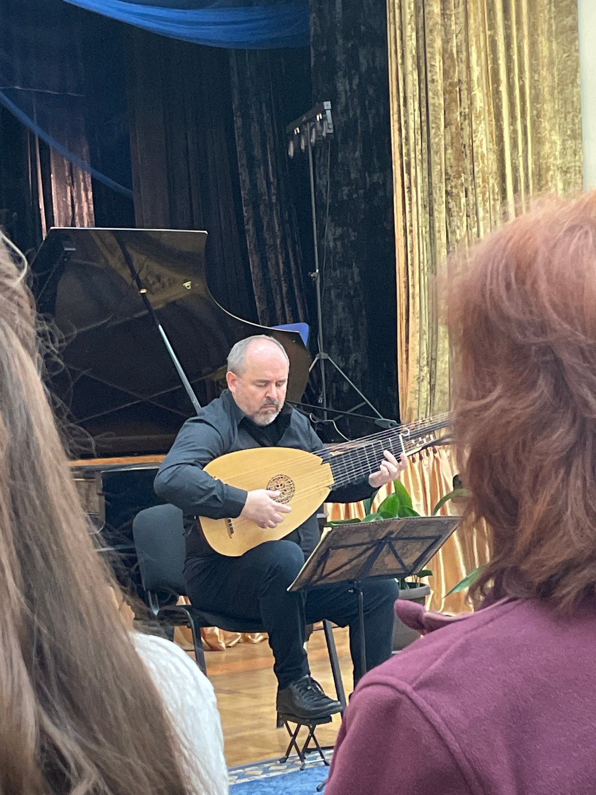 Lute performance captured on stage in Kyustendil, Bulgaria