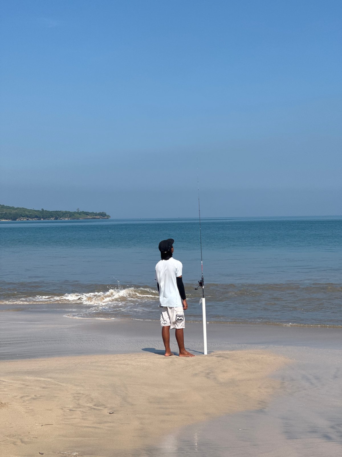 Morning life captured in Kuta Selatan: fishing, traffic, ceremonies