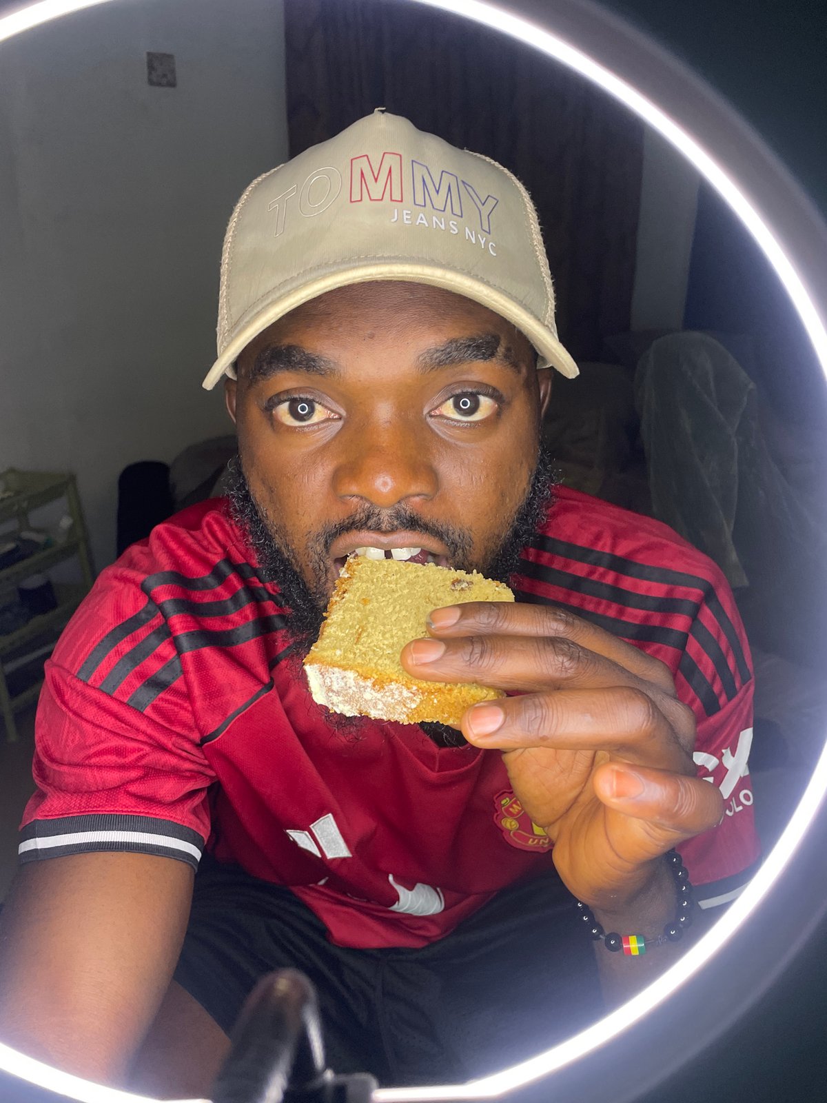 Ring light selfie session in Jos, cake and all