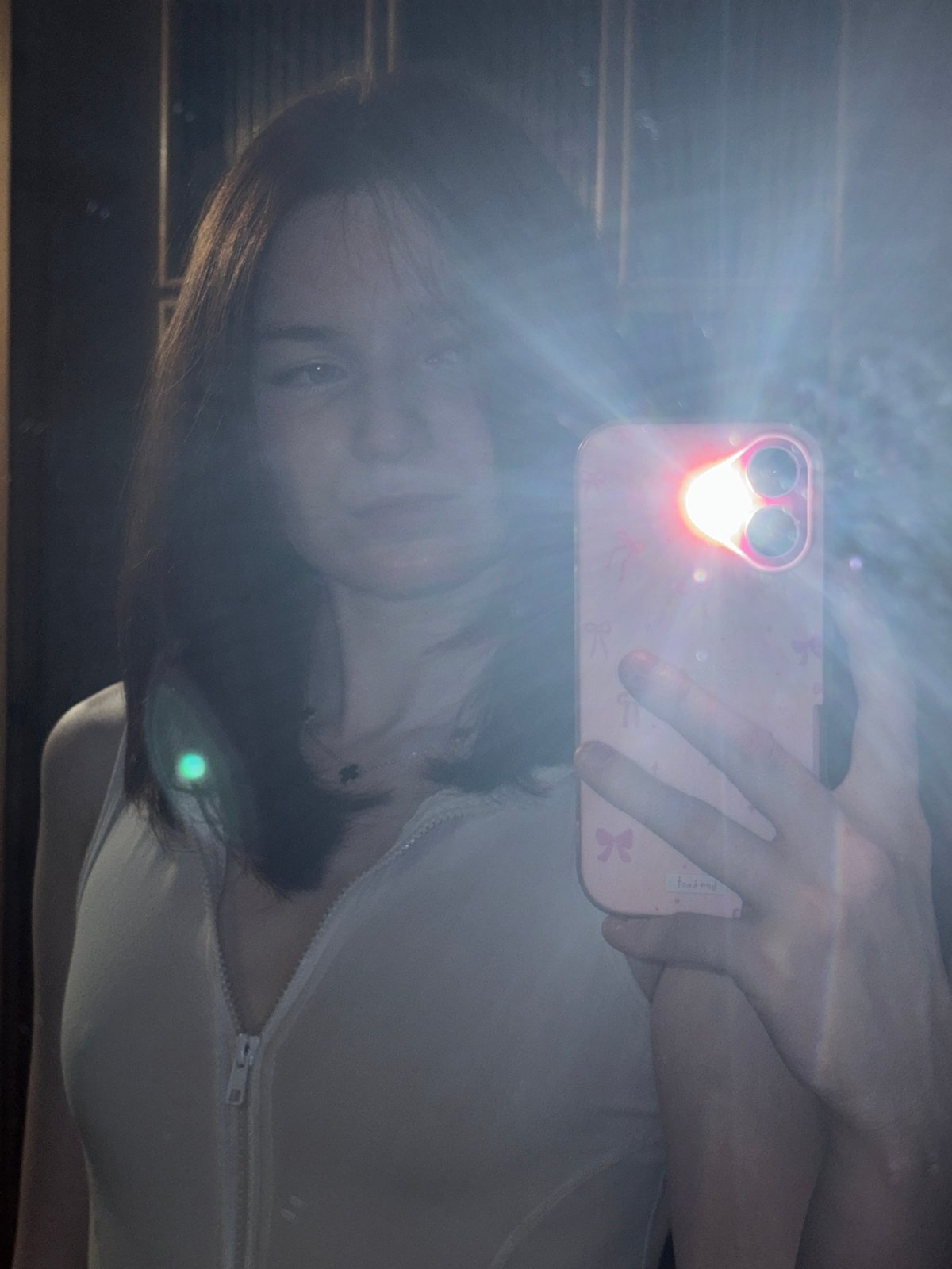Woman takes mirror selfies in Vsevolozhsk apartment Thursday evening