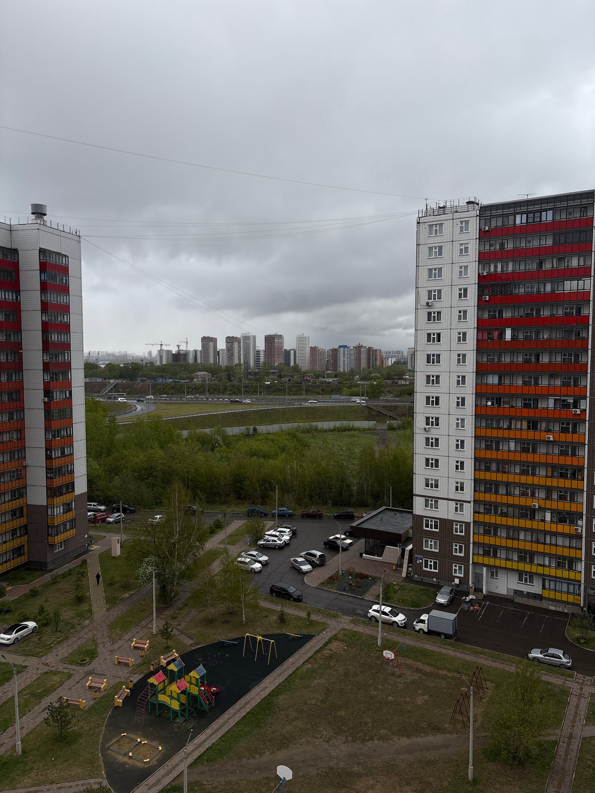 Witness captures view of striped apartment buildings in Krasnoyarsk