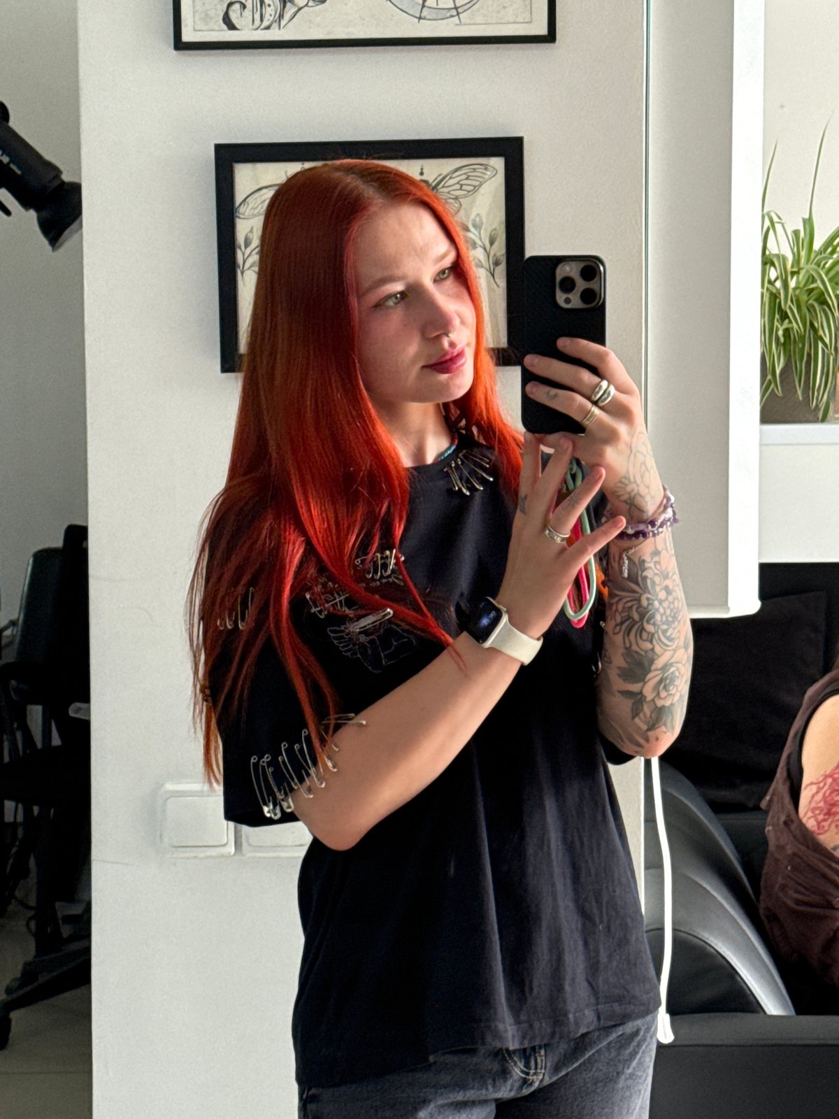Women take selfies in Rostov-on-Don retail spaces