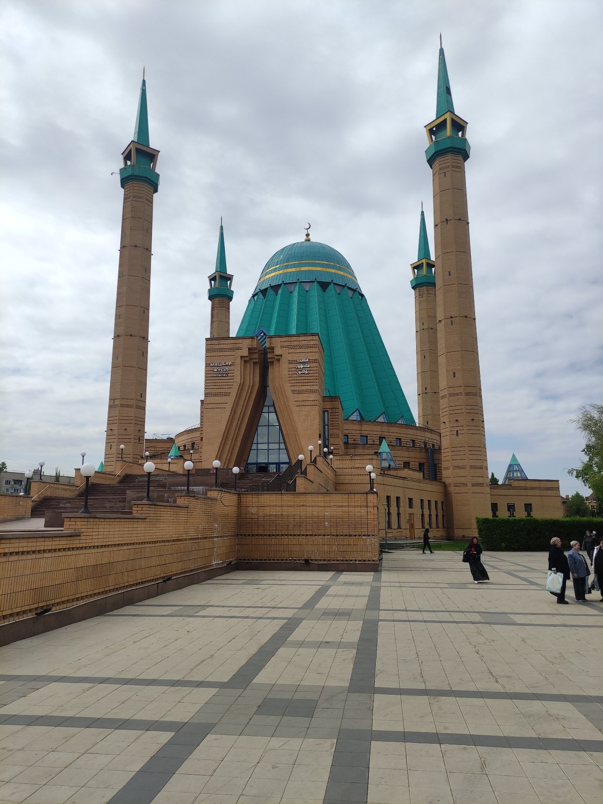 Morning documentation of Pavlodar mosque and surrounding urban areas
