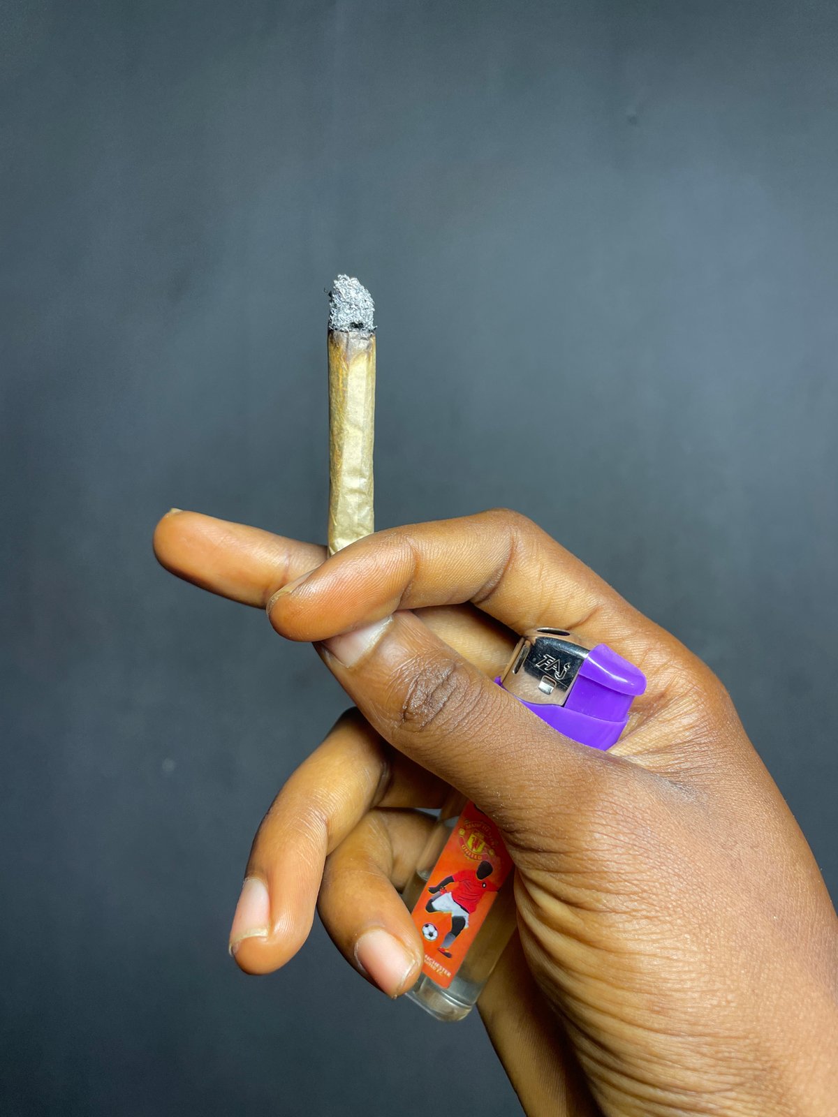 Young man documented smoking cannabis in Nkpor, Nigeria