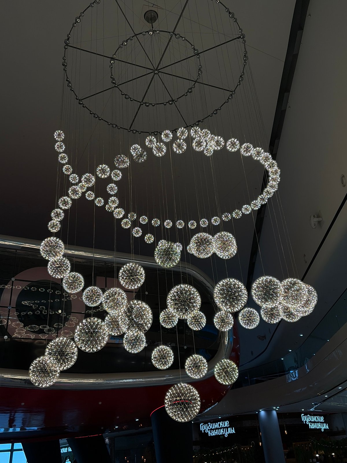 Sparkling light installation observed in Krasnodar shopping mall